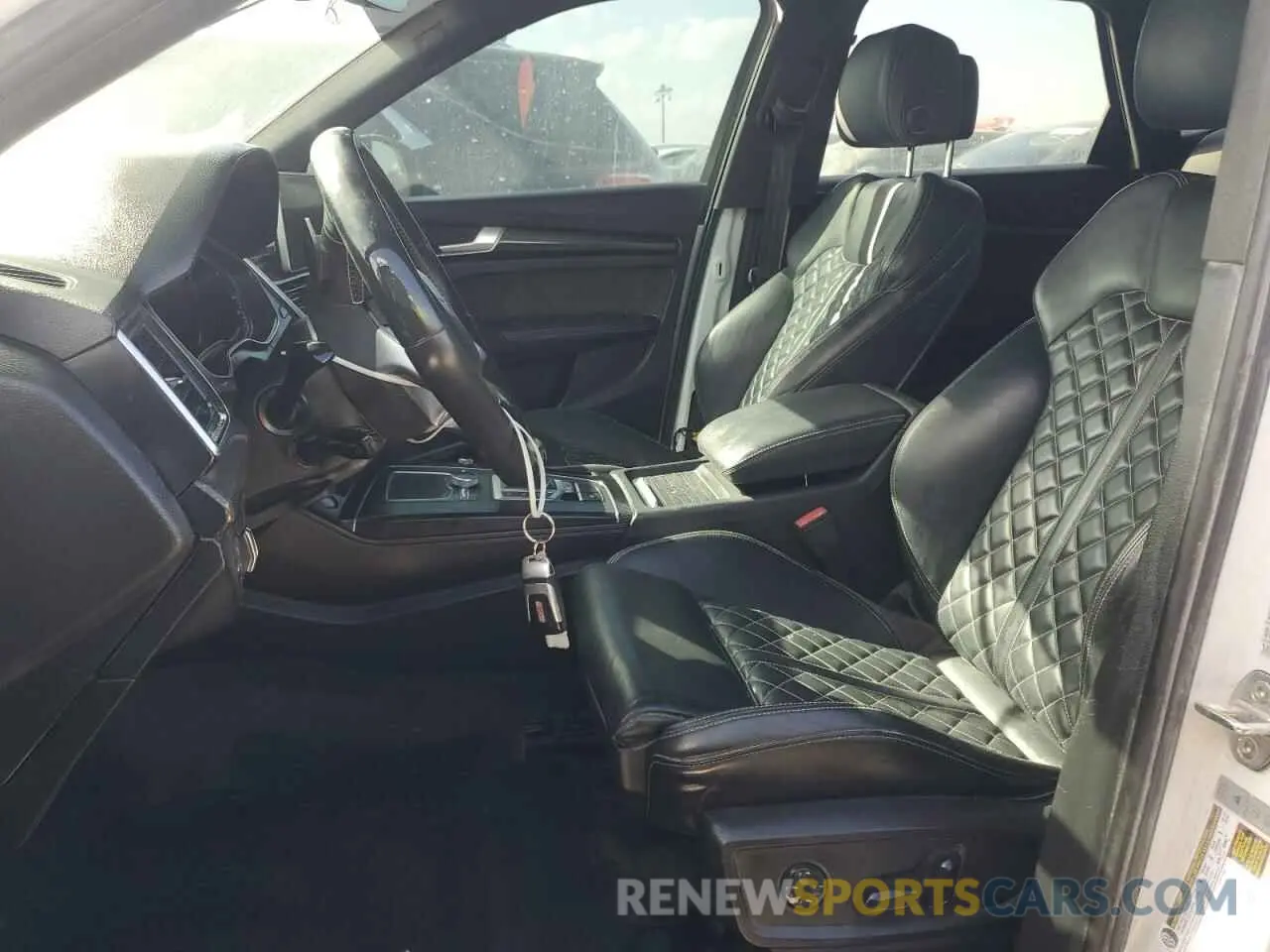 7 Photograph of a damaged car WA1B4AFY8L2040152 AUDI SQ5 2020