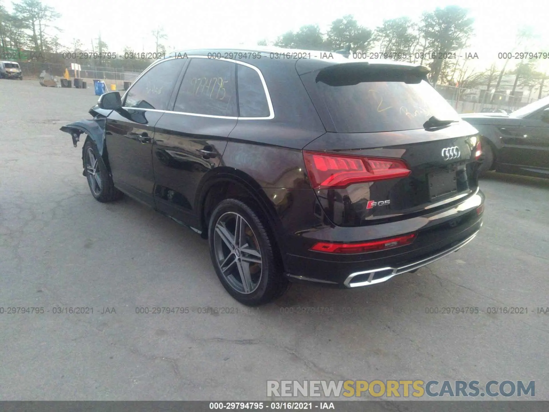 3 Photograph of a damaged car WA1B4AFYXL2010795 AUDI SQ5 2020