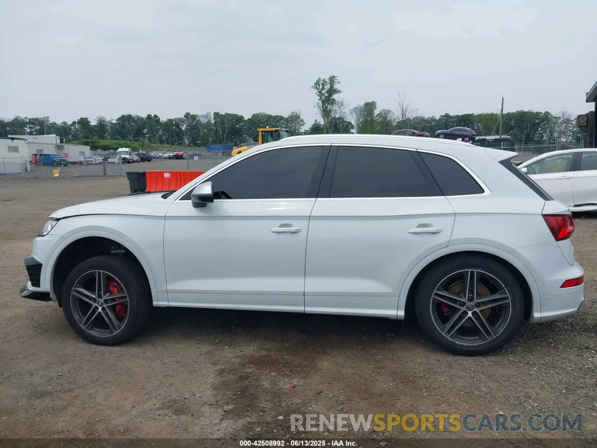 14 Photograph of a damaged car WA1B4AFYXL2075632 AUDI SQ5 2020