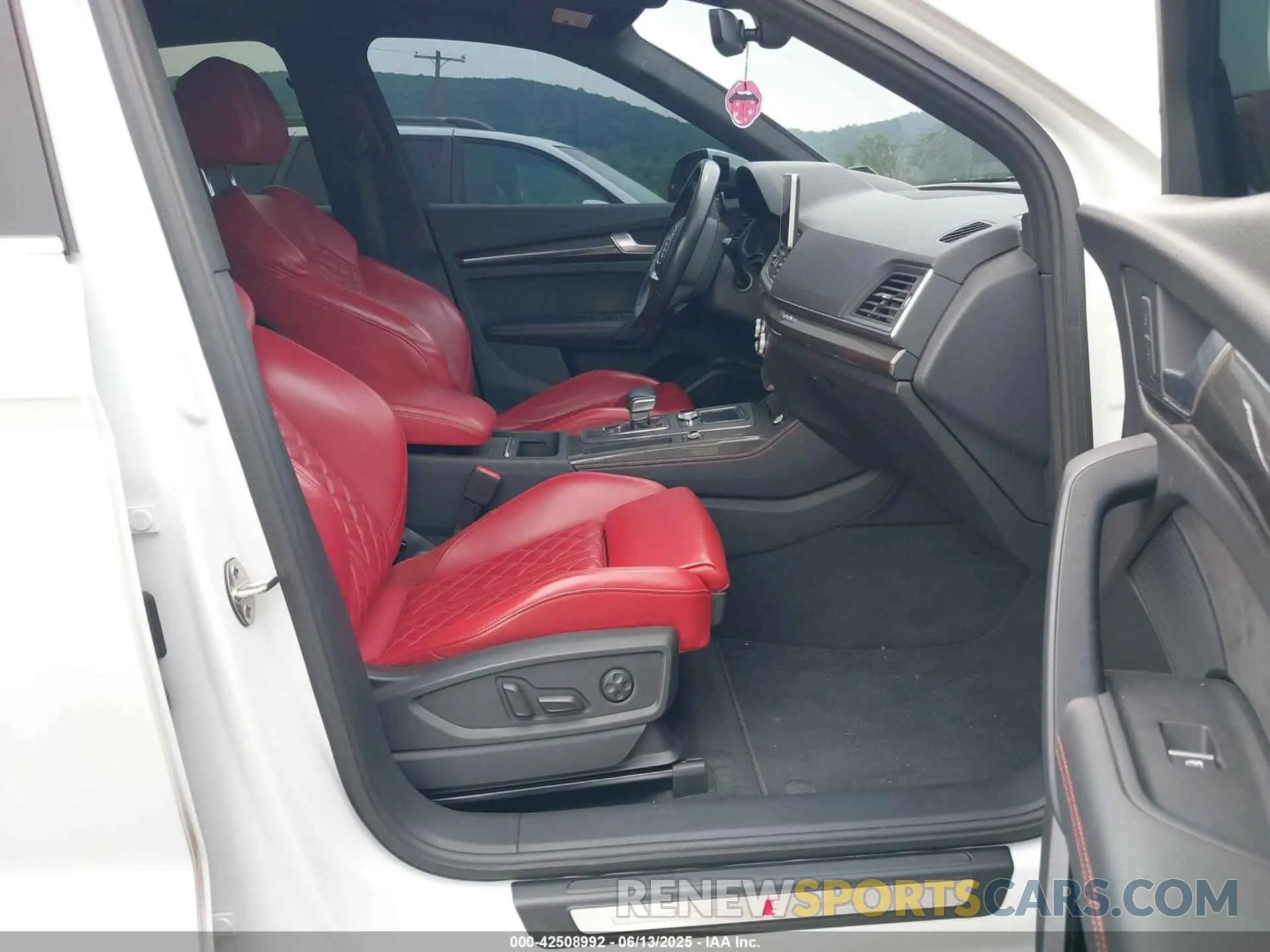 5 Photograph of a damaged car WA1B4AFYXL2075632 AUDI SQ5 2020