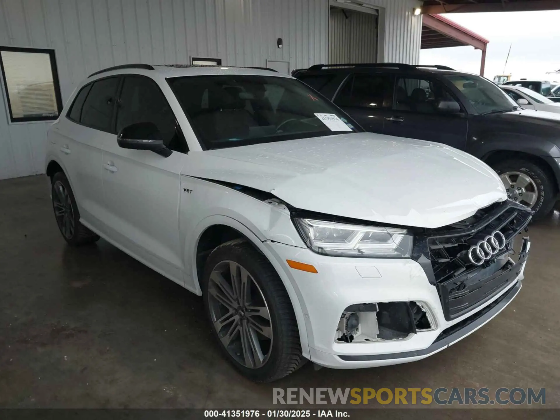 1 Photograph of a damaged car WA1C4AFY9L2068868 AUDI SQ5 2020