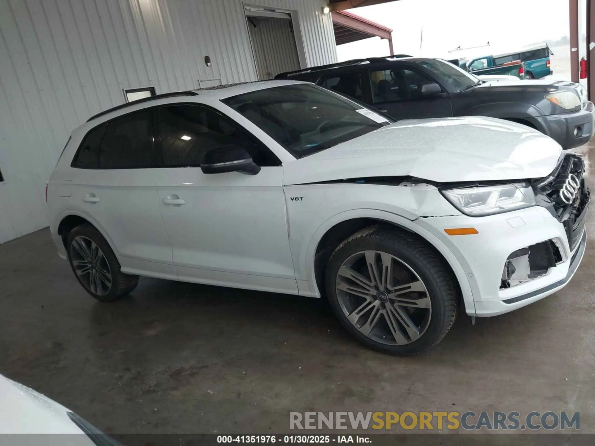 13 Photograph of a damaged car WA1C4AFY9L2068868 AUDI SQ5 2020