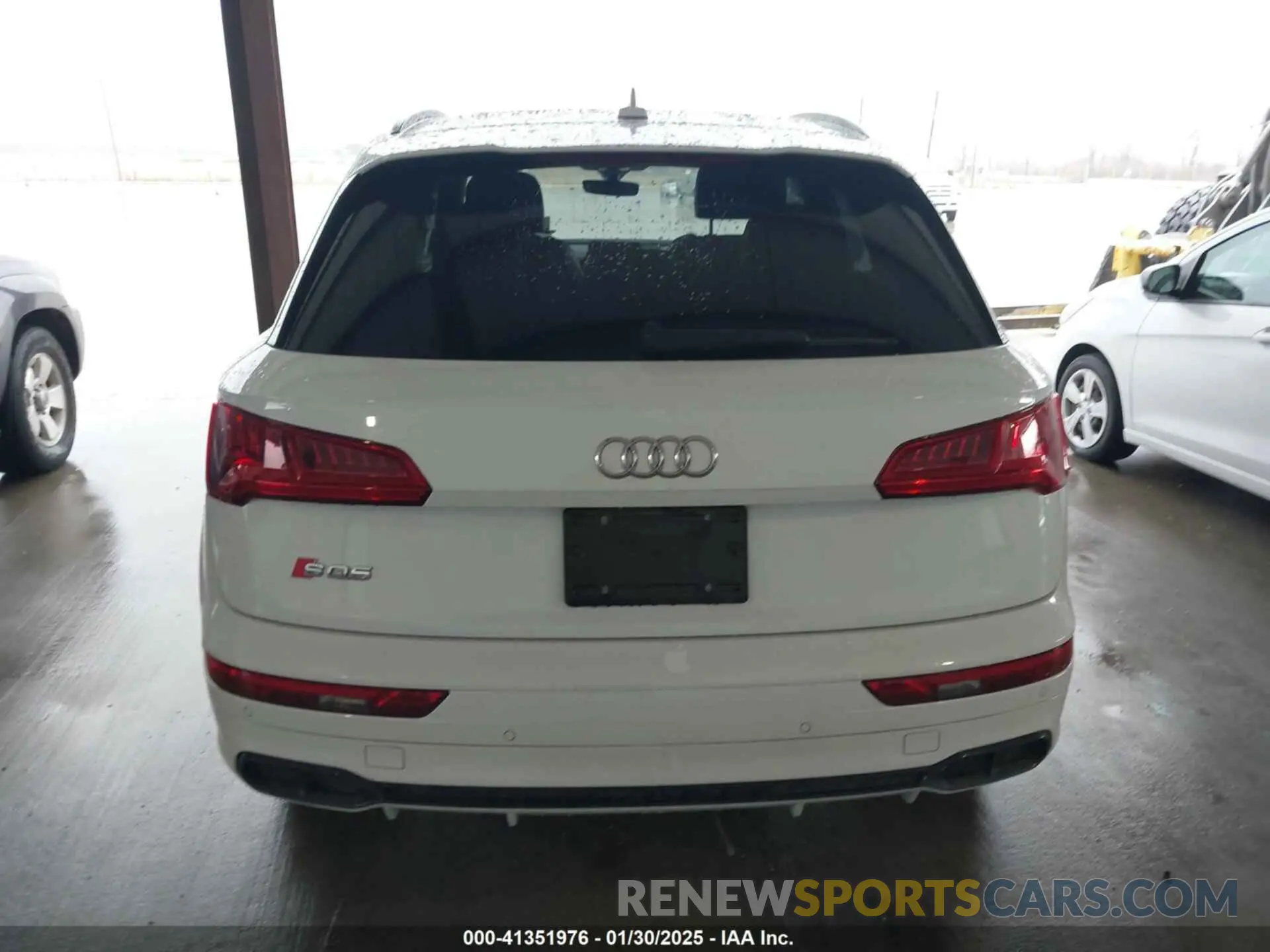 16 Photograph of a damaged car WA1C4AFY9L2068868 AUDI SQ5 2020