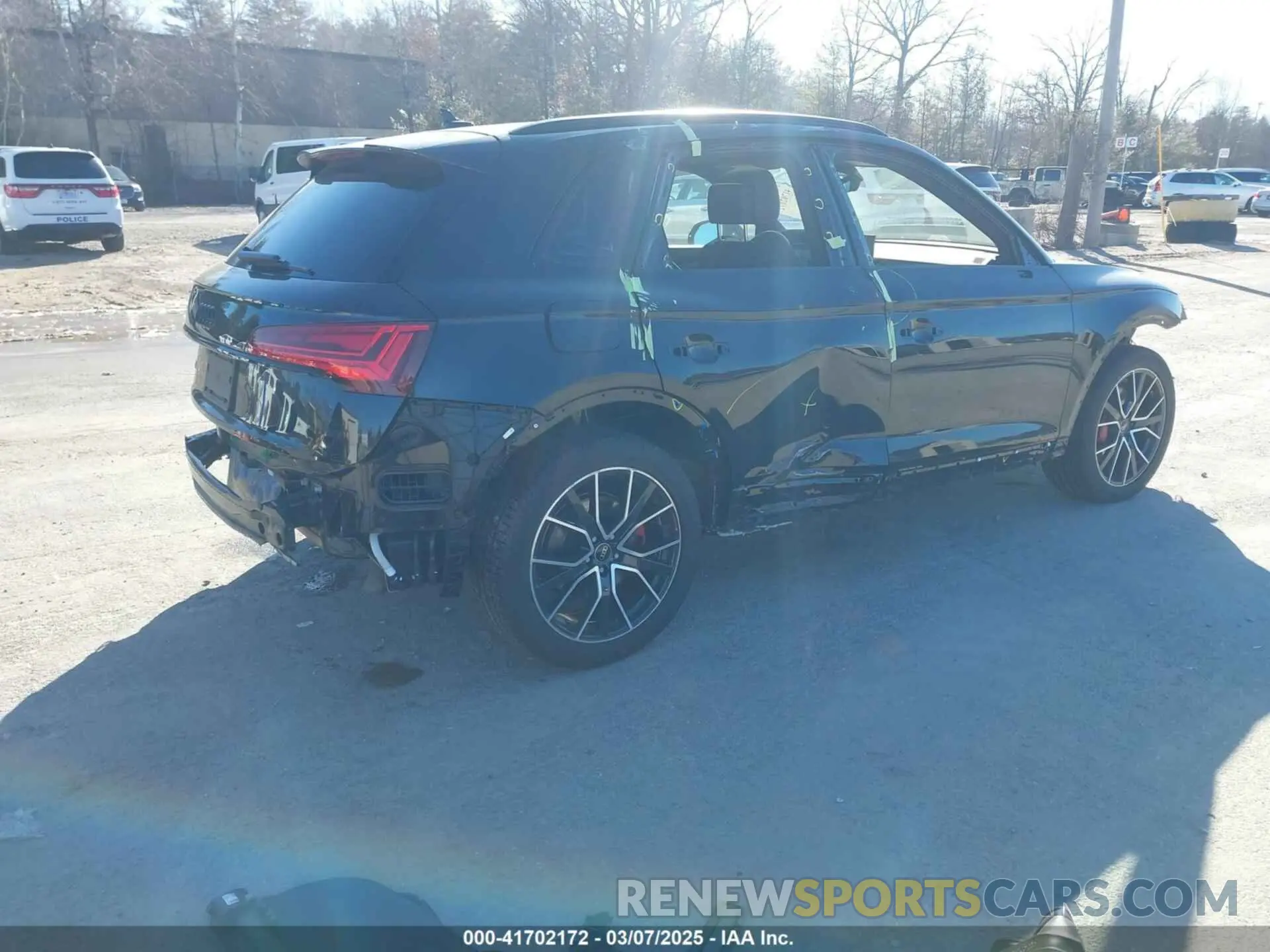 4 Photograph of a damaged car WA1B4AFY5P2037814 AUDI SQ5 2023