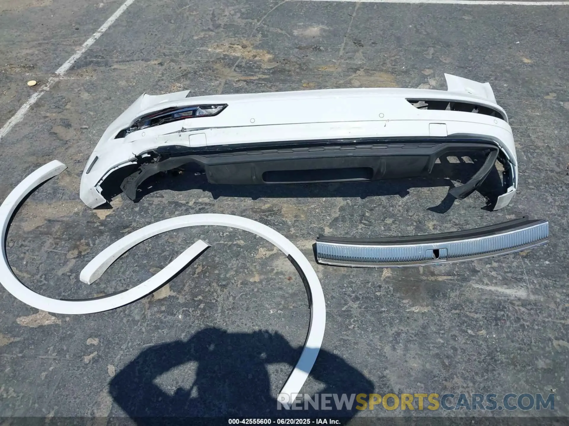 12 Photograph of a damaged car WA1B4AFY0R2036623 AUDI SQ5 2024
