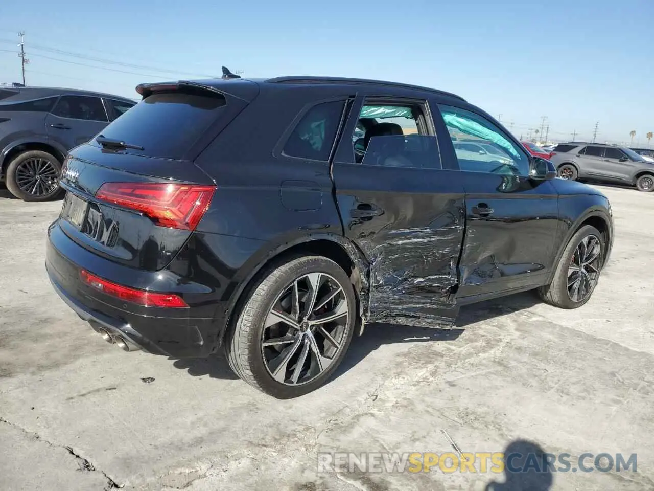 3 Photograph of a damaged car WA1B4AFY4R2009604 AUDI SQ5 2024