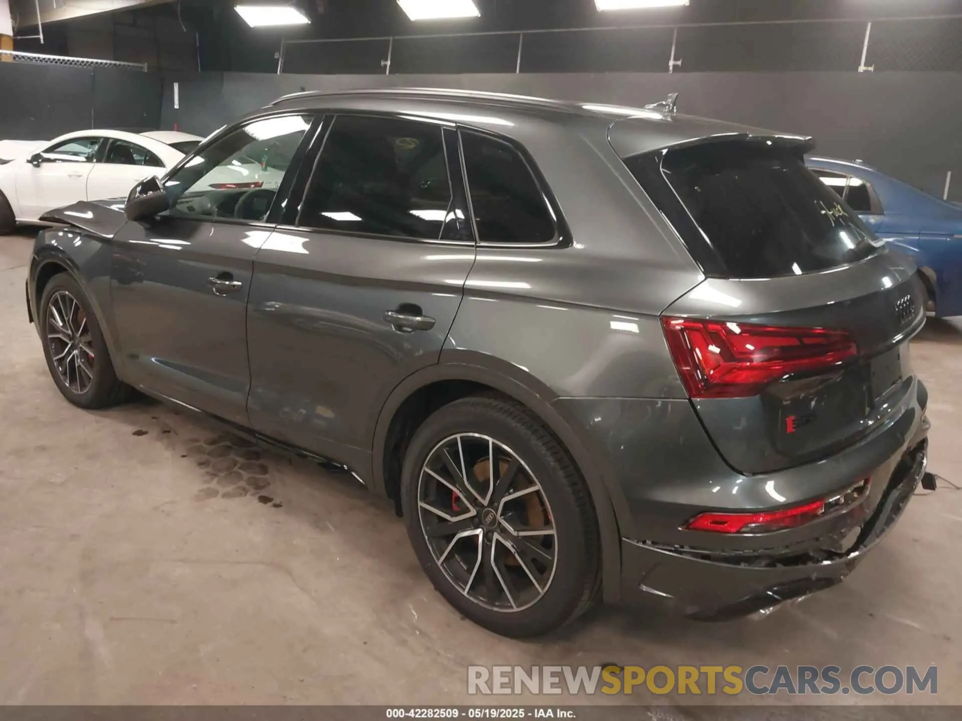3 Фотография поврежденного автомобиля WA1B4AFY5R2014391 AUDI SQ5 2024