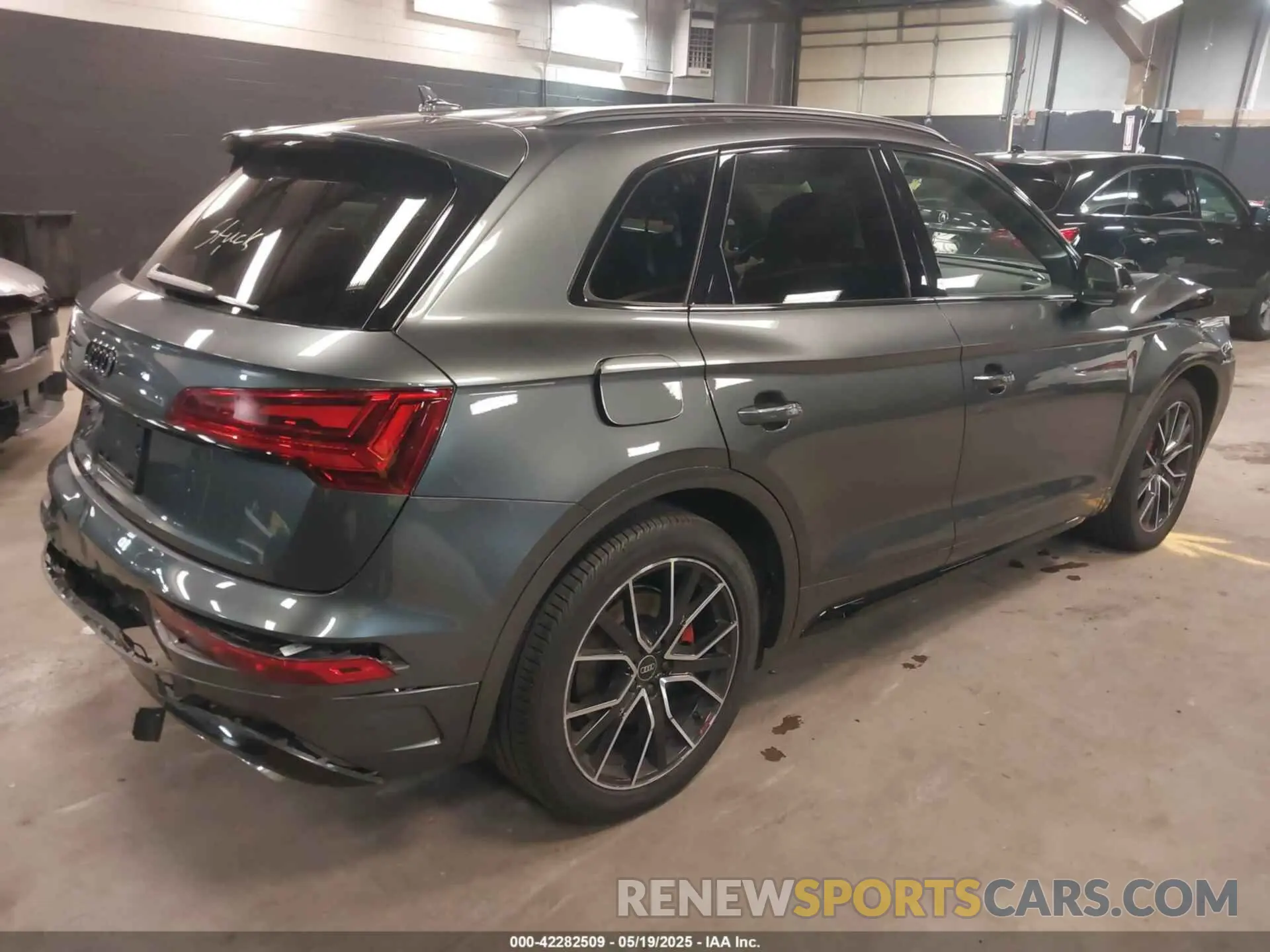 4 Фотография поврежденного автомобиля WA1B4AFY5R2014391 AUDI SQ5 2024