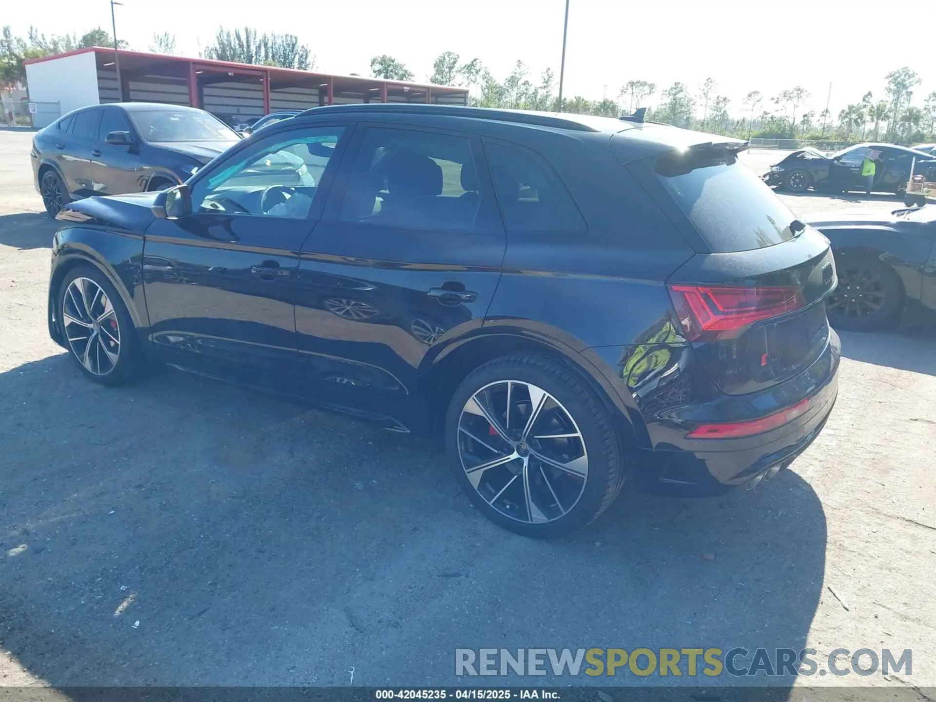 3 Фотография поврежденного автомобиля WA1B4AFY7R2037896 AUDI SQ5 2024