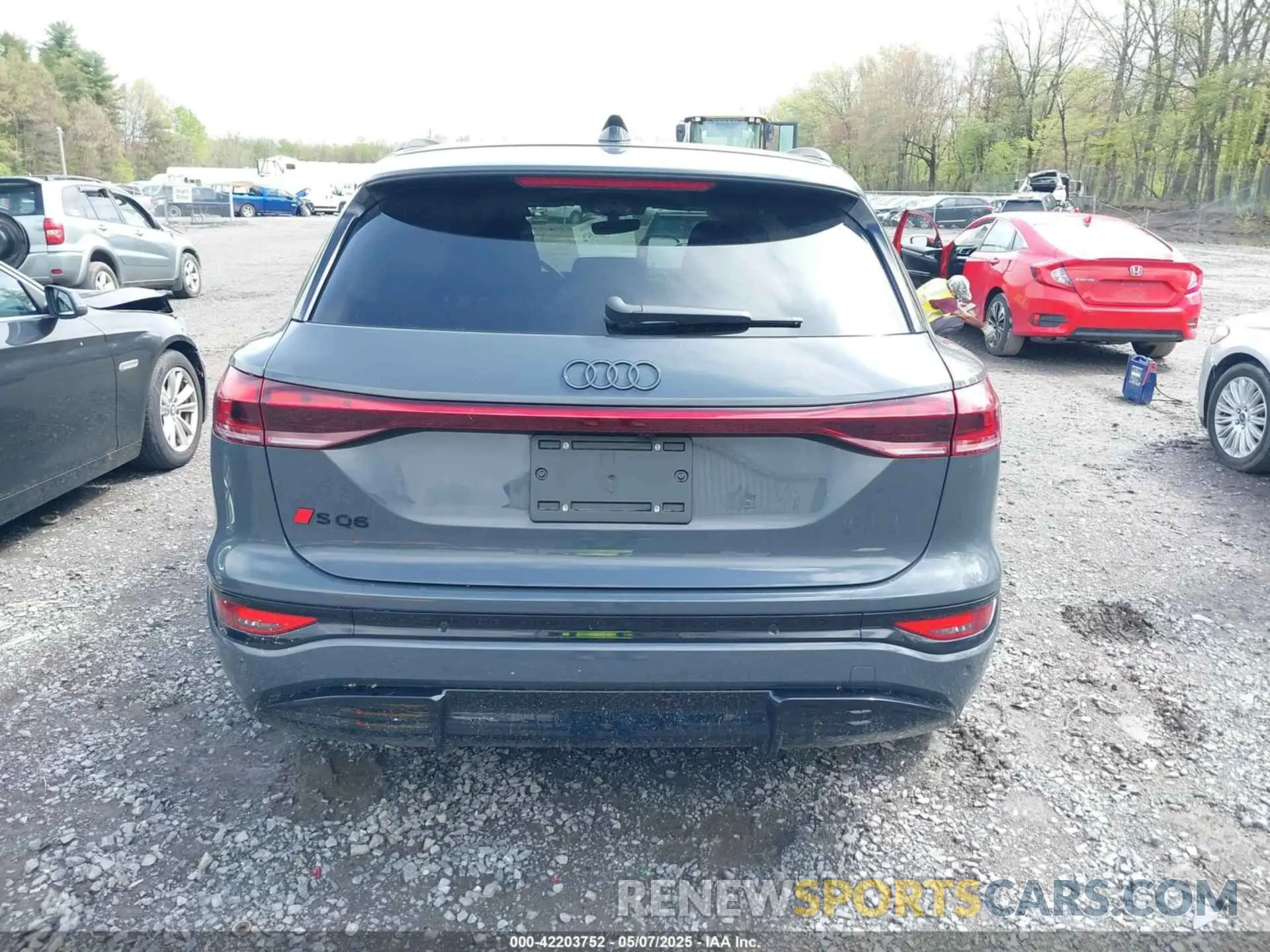 16 Photograph of a damaged car WA125BGF1SA025478 AUDI SQ6 E-TRON 2025