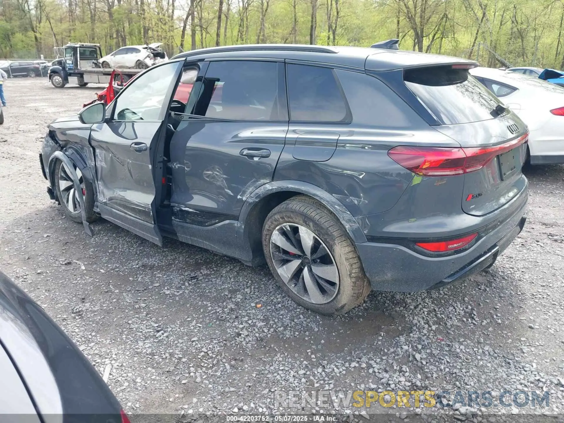 3 Photograph of a damaged car WA125BGF1SA025478 AUDI SQ6 E-TRON 2025