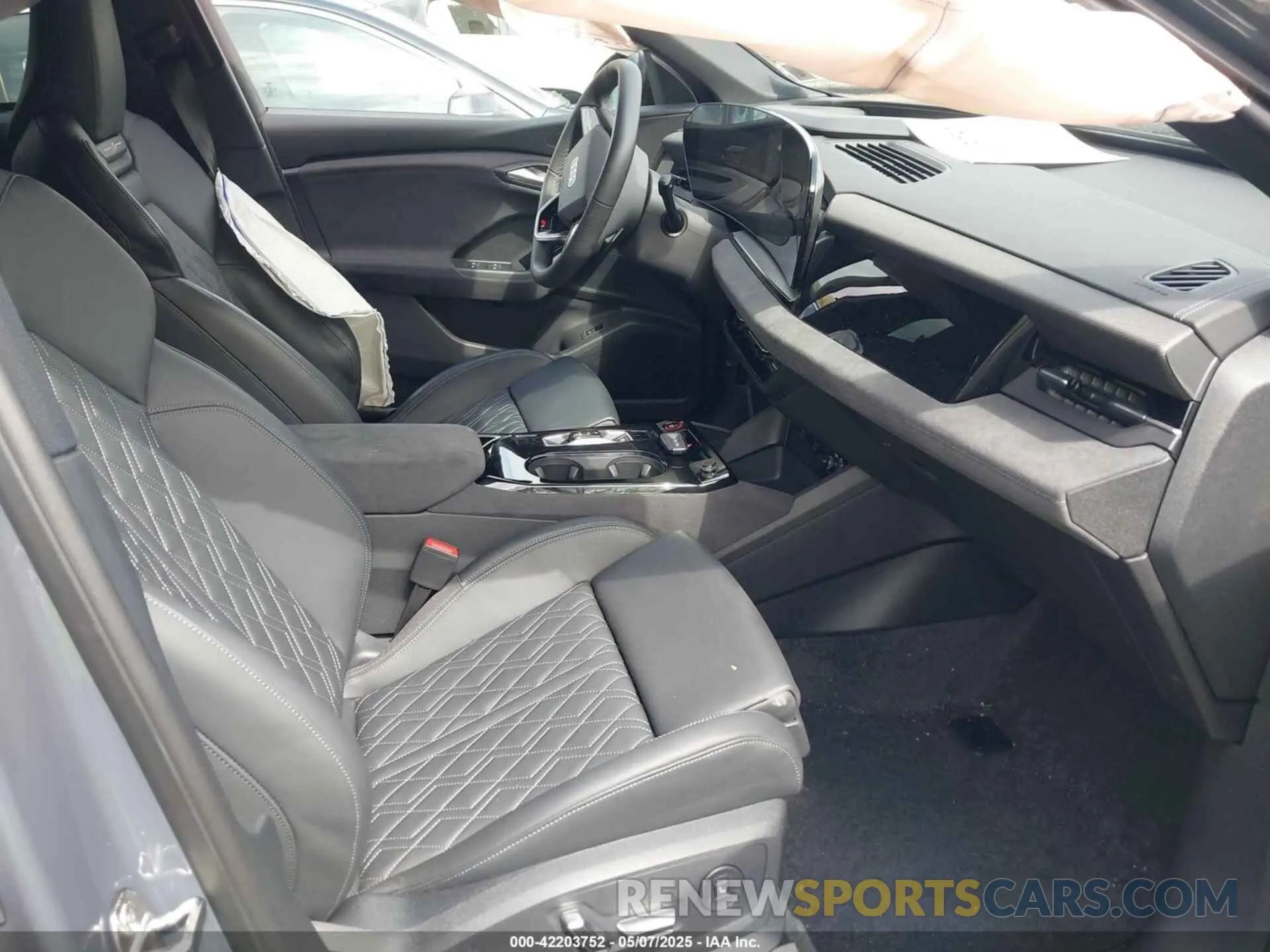 5 Photograph of a damaged car WA125BGF1SA025478 AUDI SQ6 E-TRON 2025