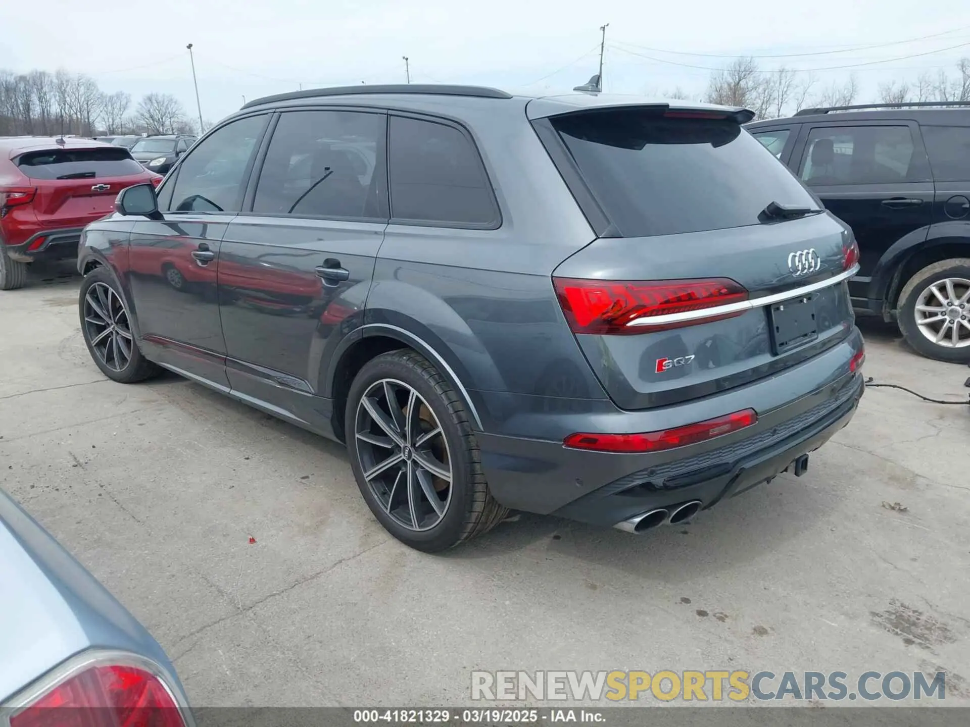 3 Фотография поврежденного автомобиля WA1VWBF74MD000533 AUDI SQ7 2021