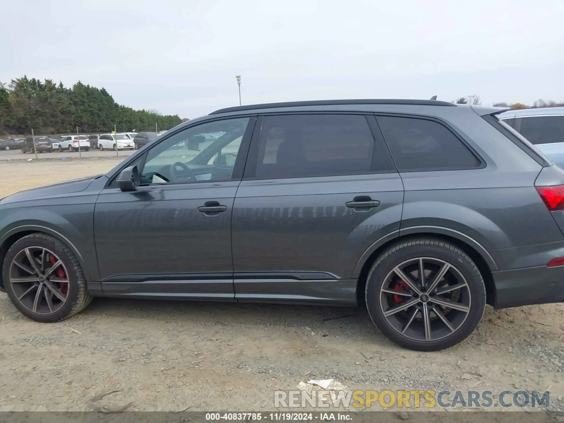 14 Photograph of a damaged car WA1VWBF72ND021608 AUDI SQ7 2022