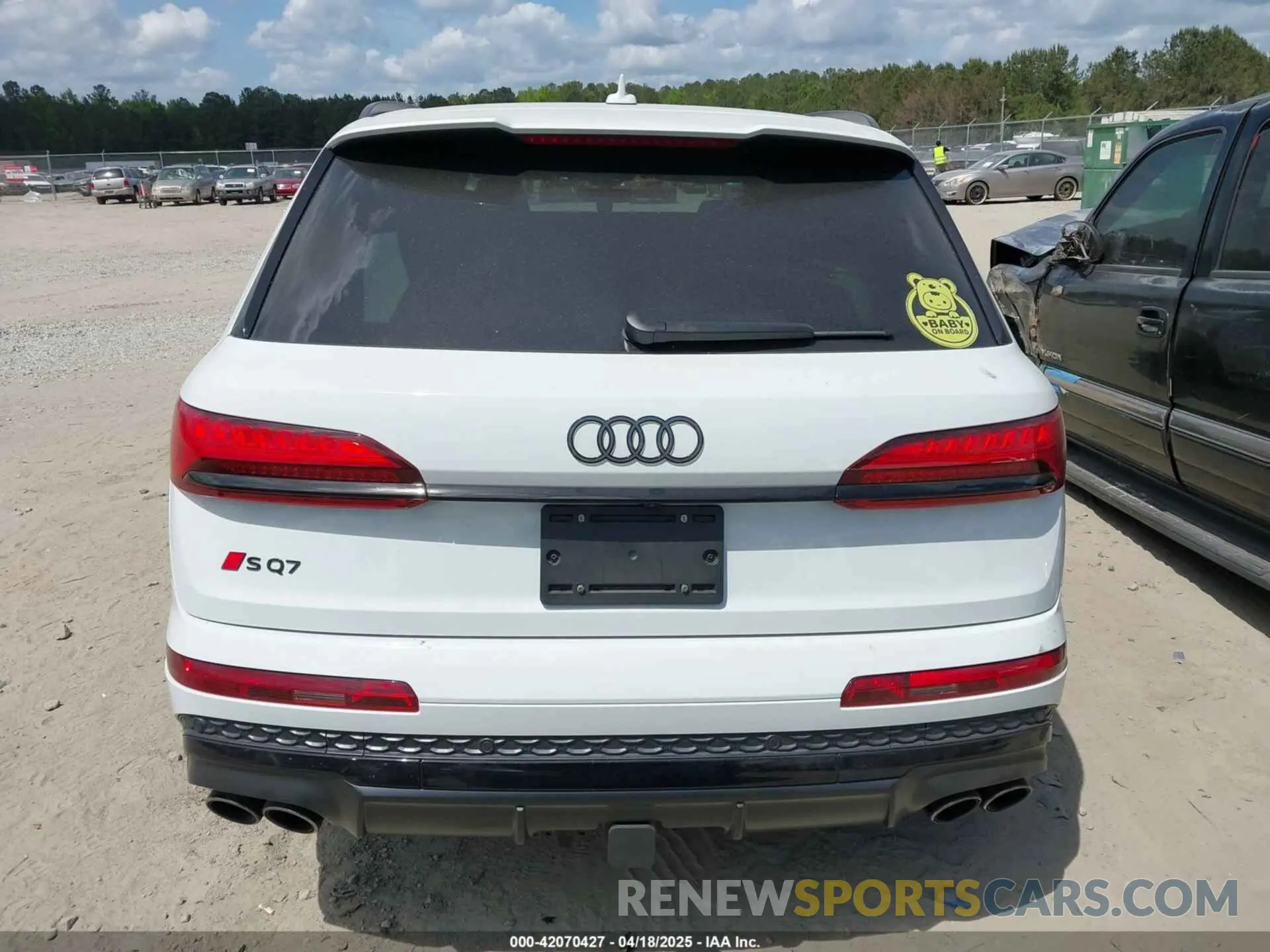 16 Photograph of a damaged car WA1AWBF7XSD002704 AUDI SQ7 2025