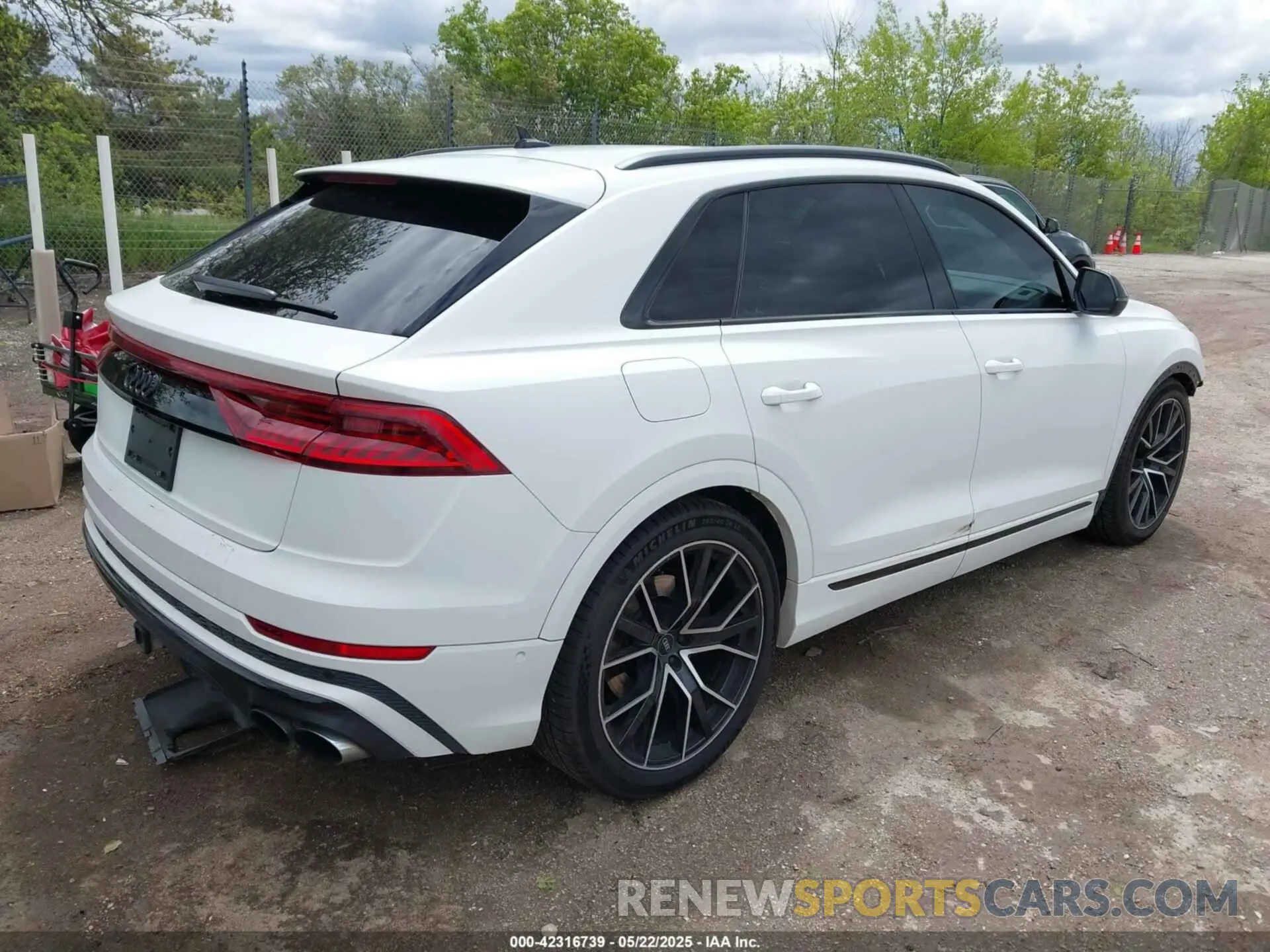 4 Photograph of a damaged car WA1AWBF1XMD033885 AUDI SQ8 2021