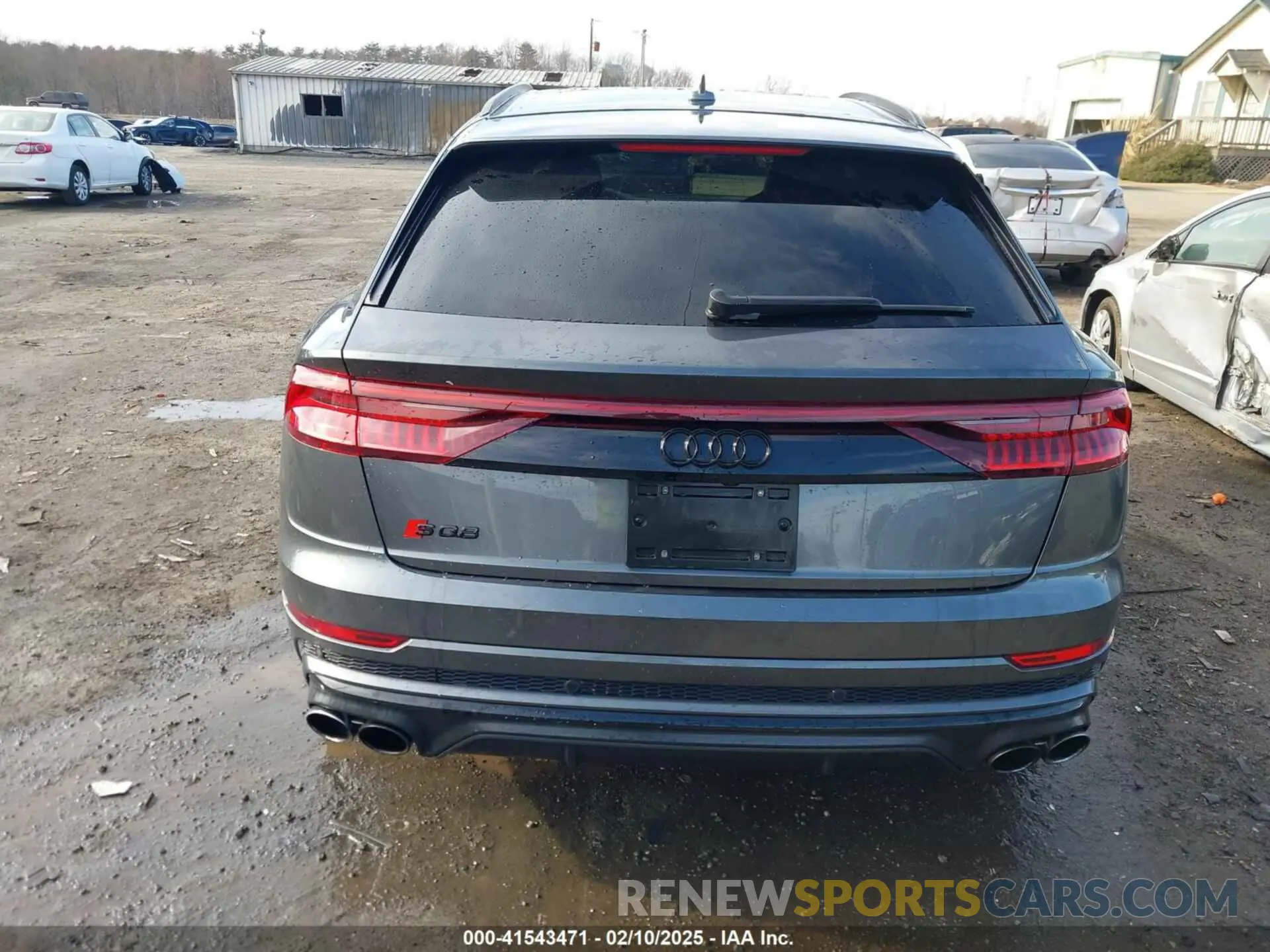 17 Photograph of a damaged car WA1AWBF1XND024105 AUDI SQ8 2022