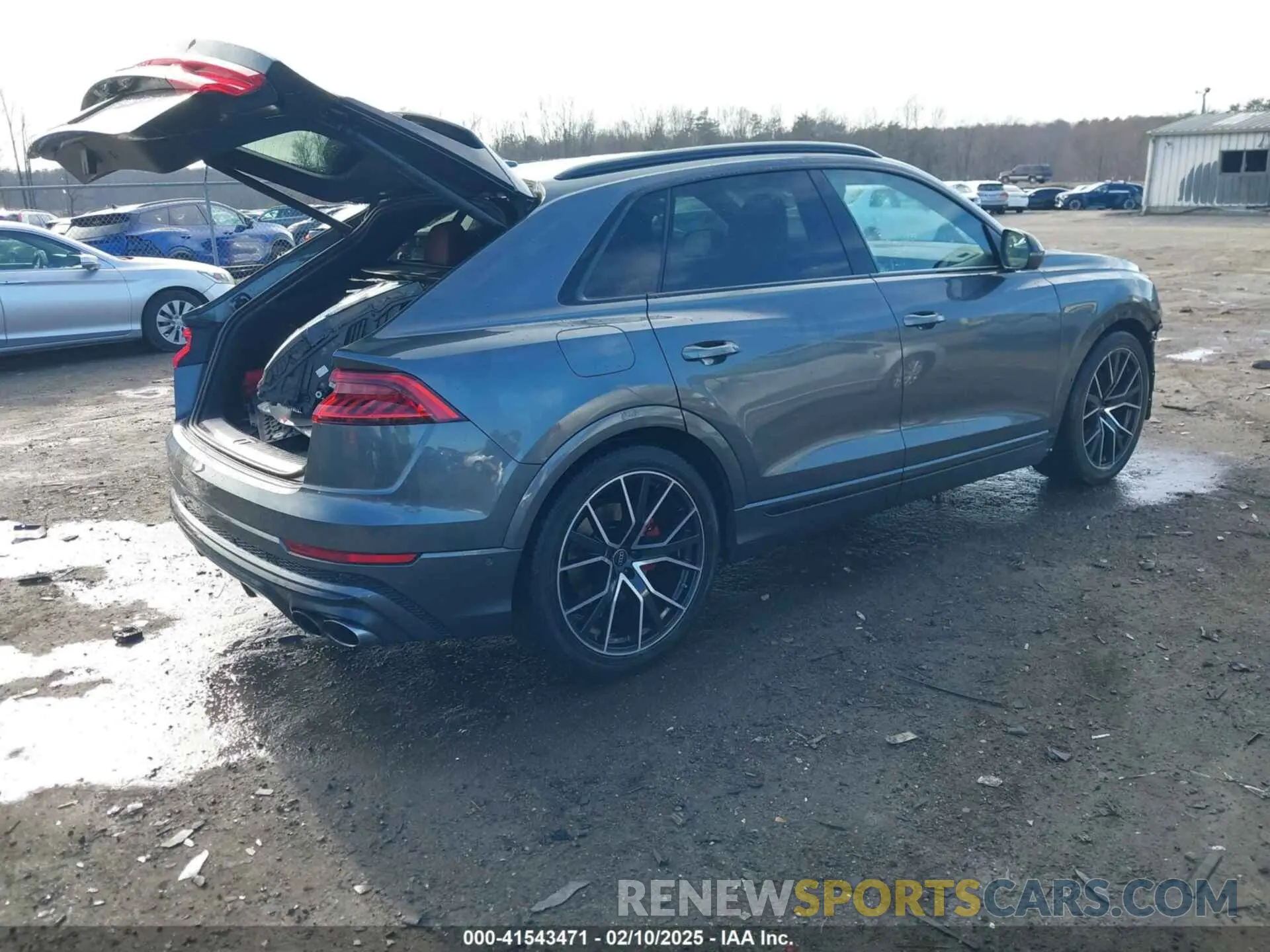 4 Photograph of a damaged car WA1AWBF1XND024105 AUDI SQ8 2022