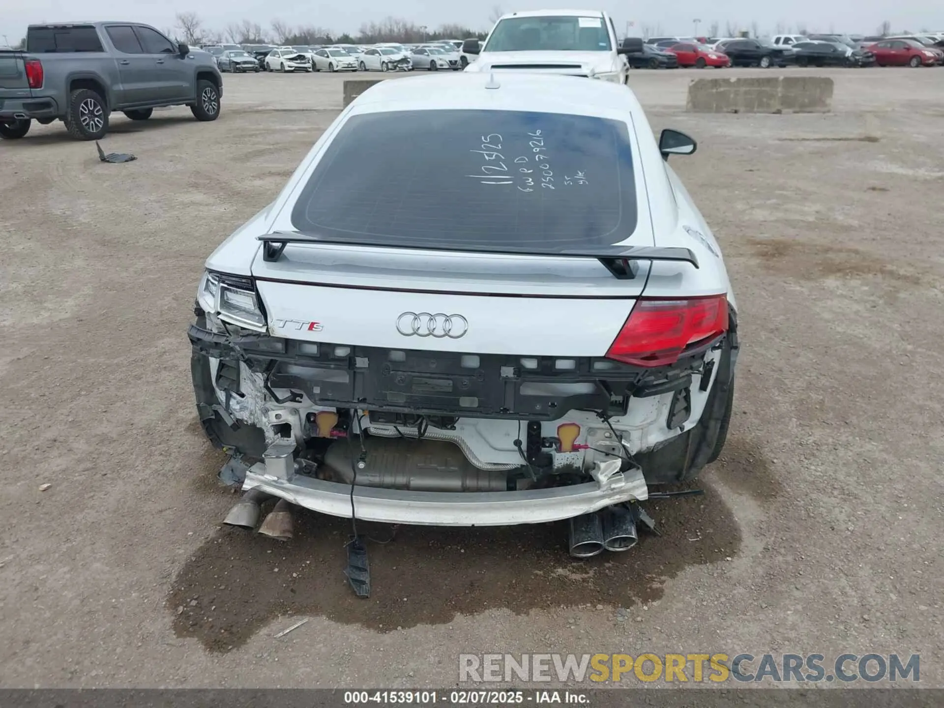 17 Photograph of a damaged car TRUA1AFV4L1006379 AUDI TTS 2020