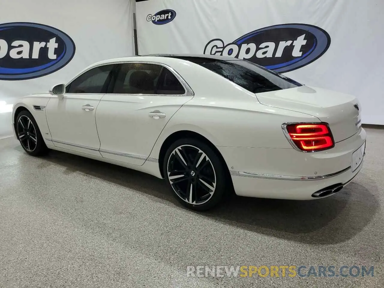 2 Photograph of a damaged car SCBBG6ZG1NC002906 BENTLEY ALL MODELS 2022