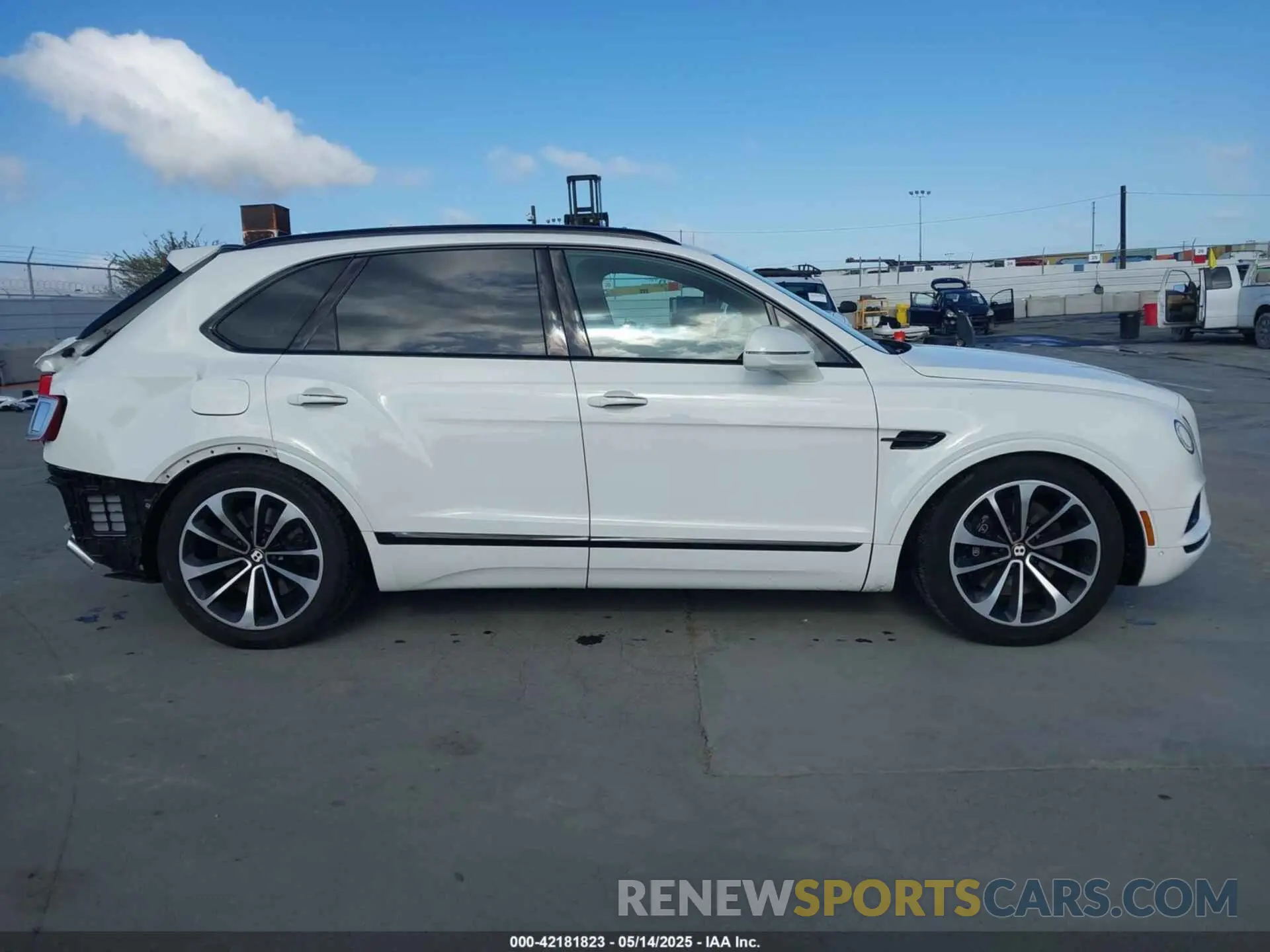 14 Photograph of a damaged car SJAAM2ZV5KC026308 BENTLEY BENTAYGA 2019