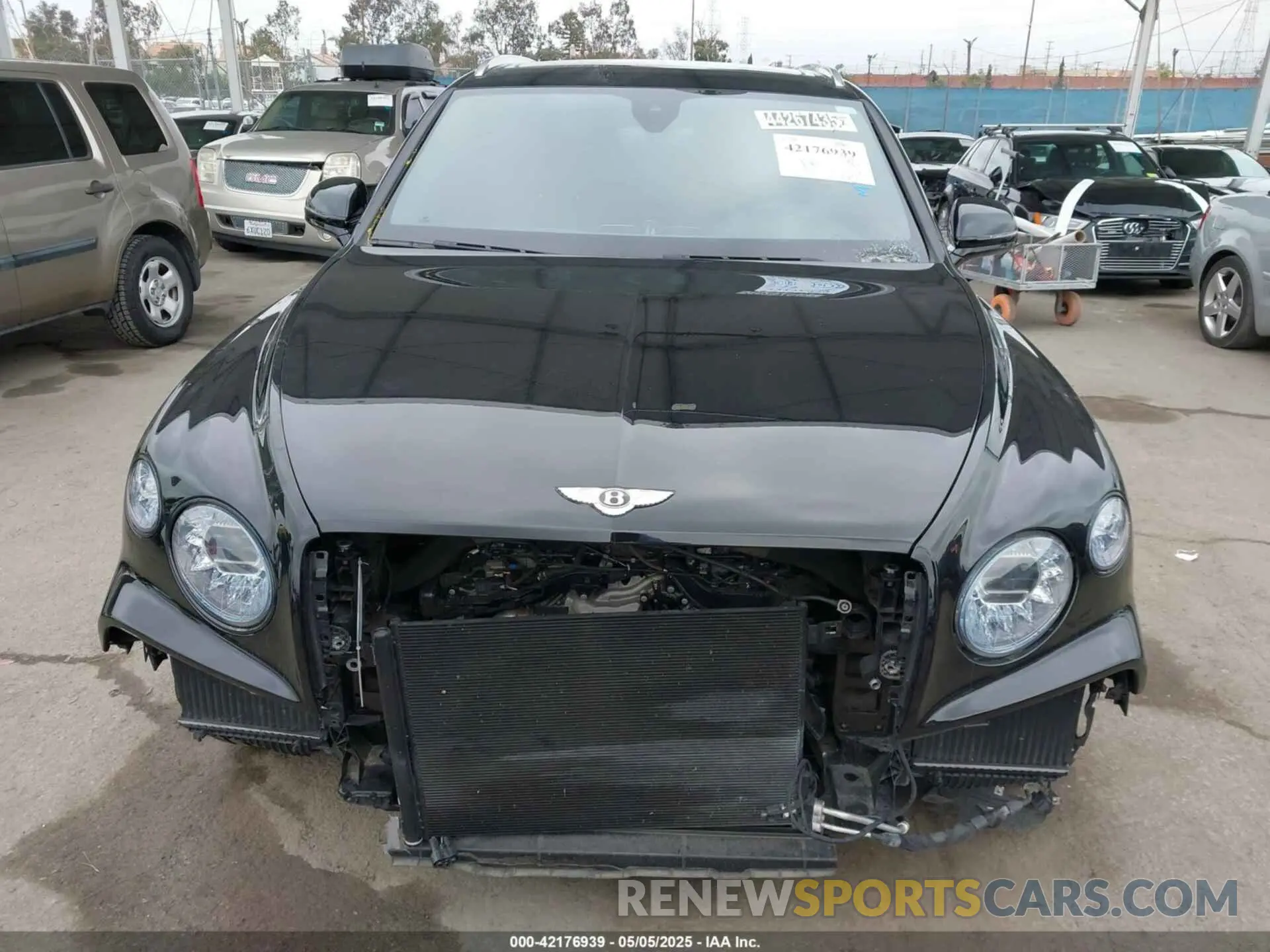 13 Фотография поврежденного автомобиля SJAAM2ZV1NC013849 BENTLEY BENTAYGA 2022