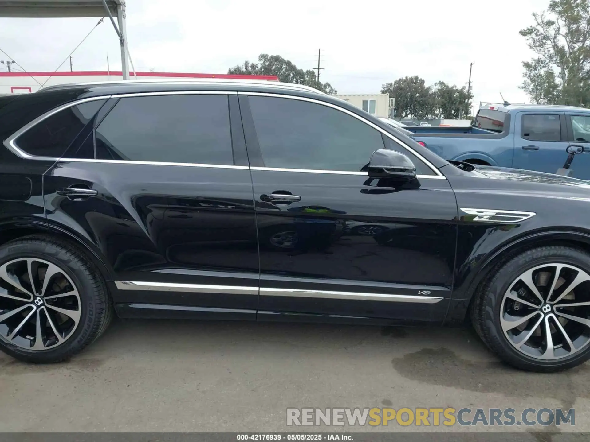 14 Фотография поврежденного автомобиля SJAAM2ZV1NC013849 BENTLEY BENTAYGA 2022