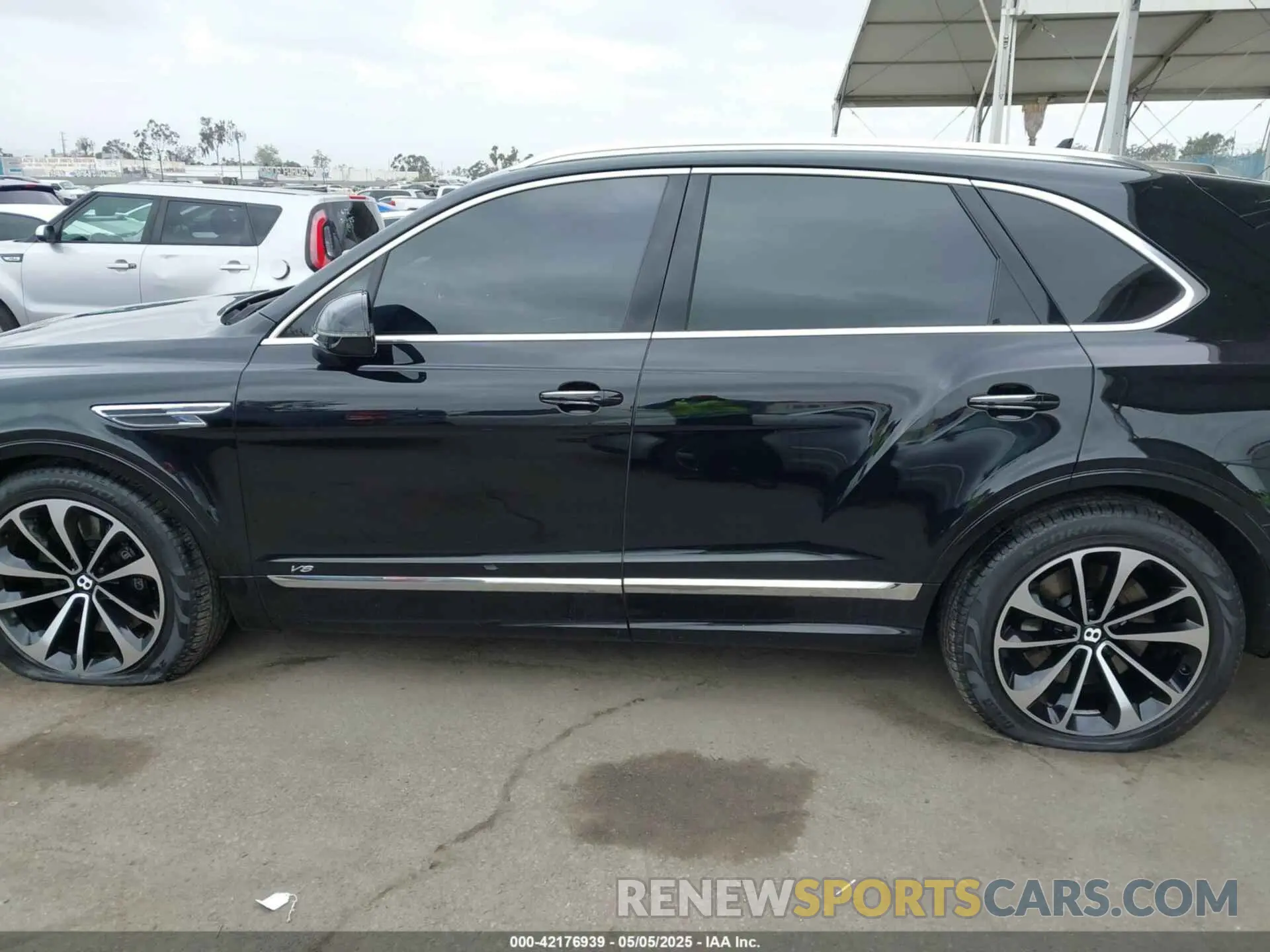 15 Фотография поврежденного автомобиля SJAAM2ZV1NC013849 BENTLEY BENTAYGA 2022