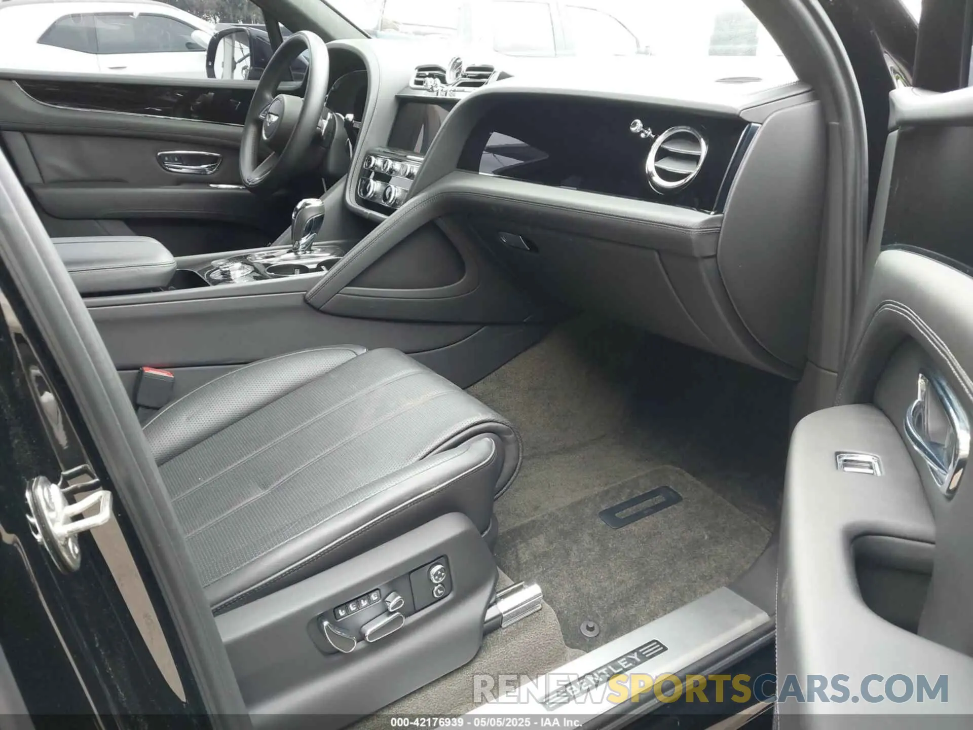 5 Фотография поврежденного автомобиля SJAAM2ZV1NC013849 BENTLEY BENTAYGA 2022