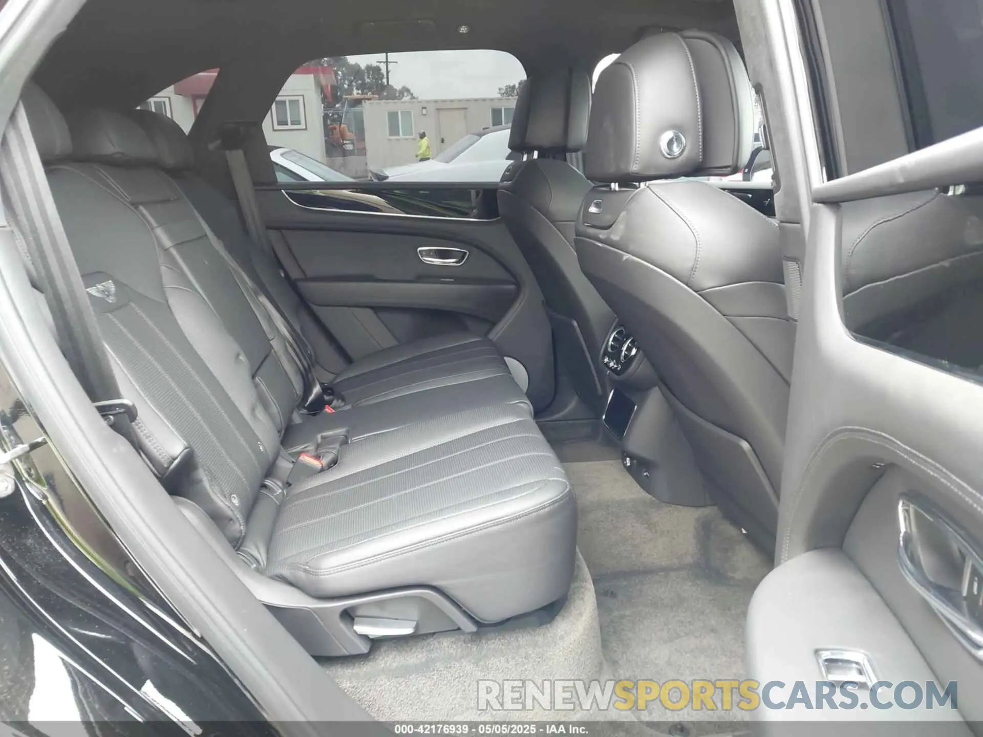 8 Фотография поврежденного автомобиля SJAAM2ZV1NC013849 BENTLEY BENTAYGA 2022