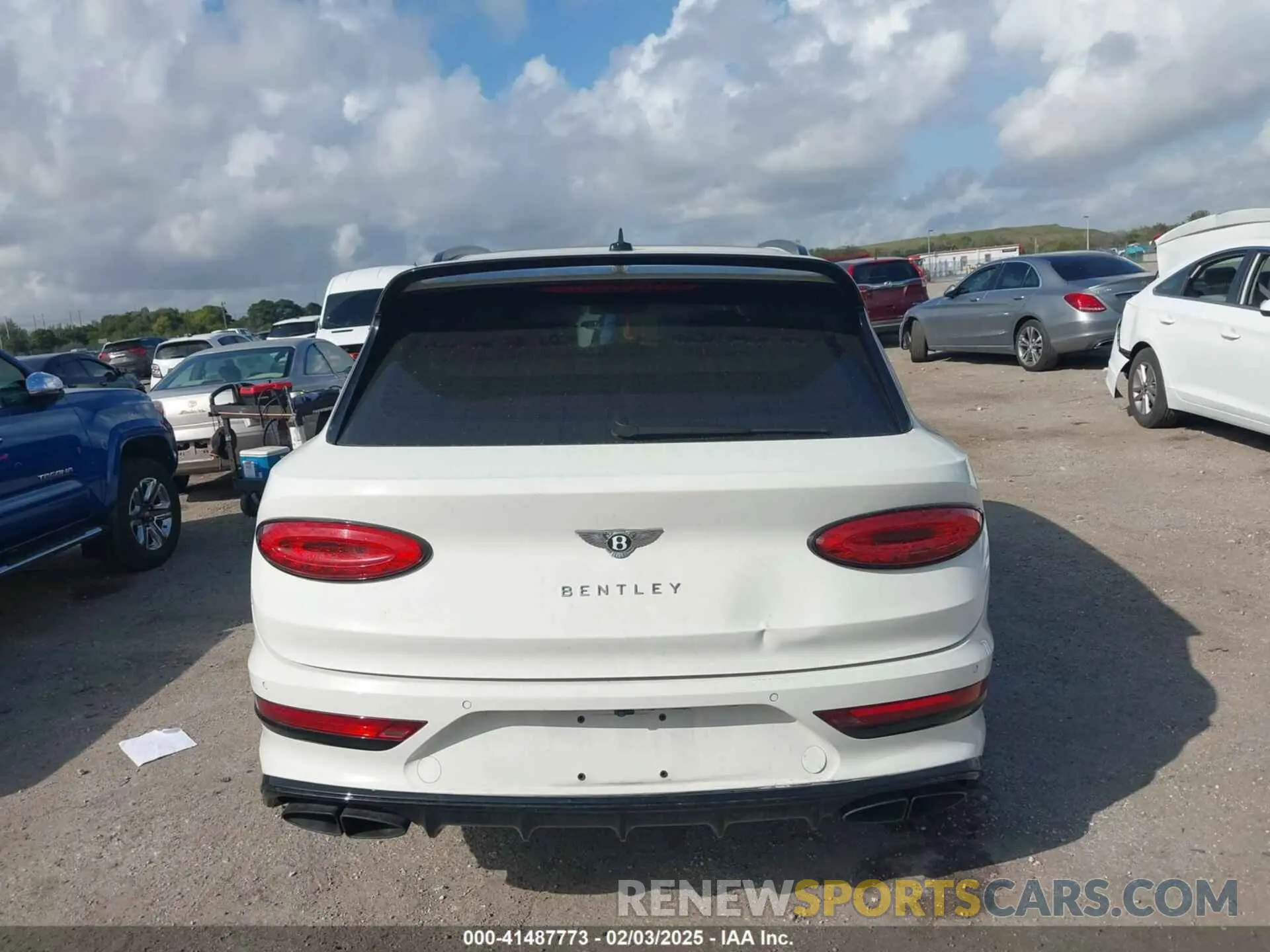 16 Photograph of a damaged car SJAAM2ZV2NC013035 BENTLEY BENTAYGA 2022