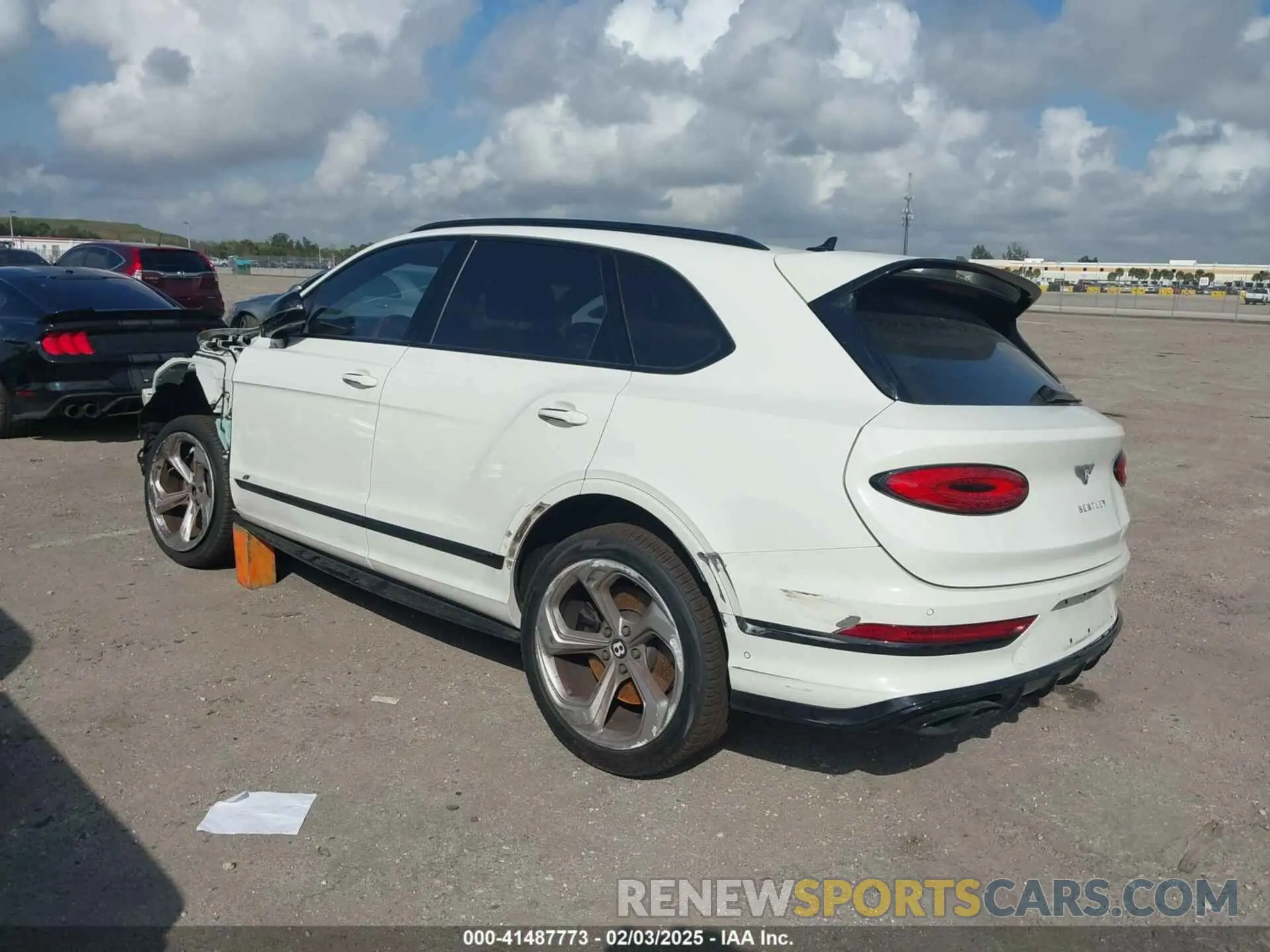 3 Photograph of a damaged car SJAAM2ZV2NC013035 BENTLEY BENTAYGA 2022