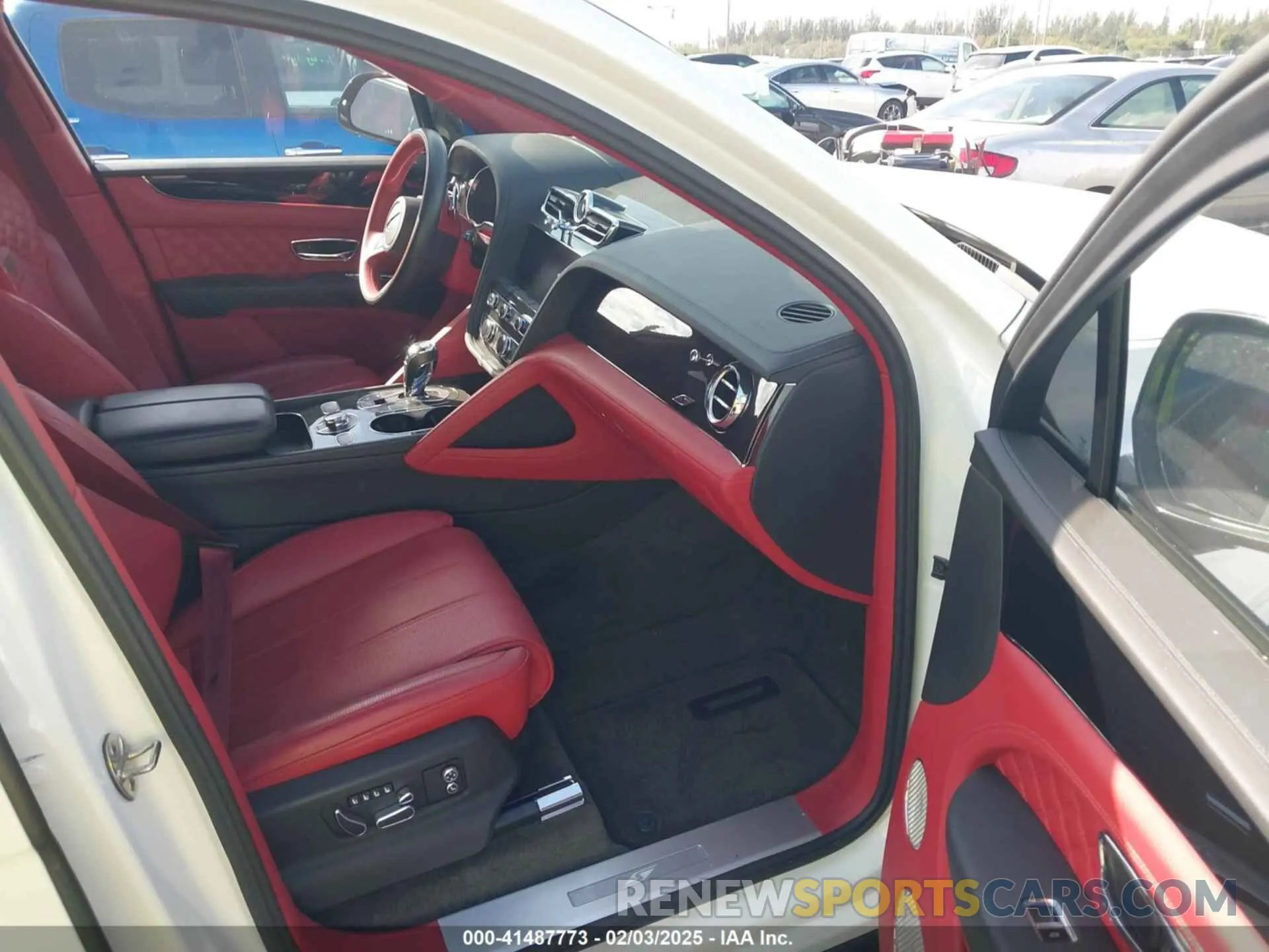 5 Photograph of a damaged car SJAAM2ZV2NC013035 BENTLEY BENTAYGA 2022