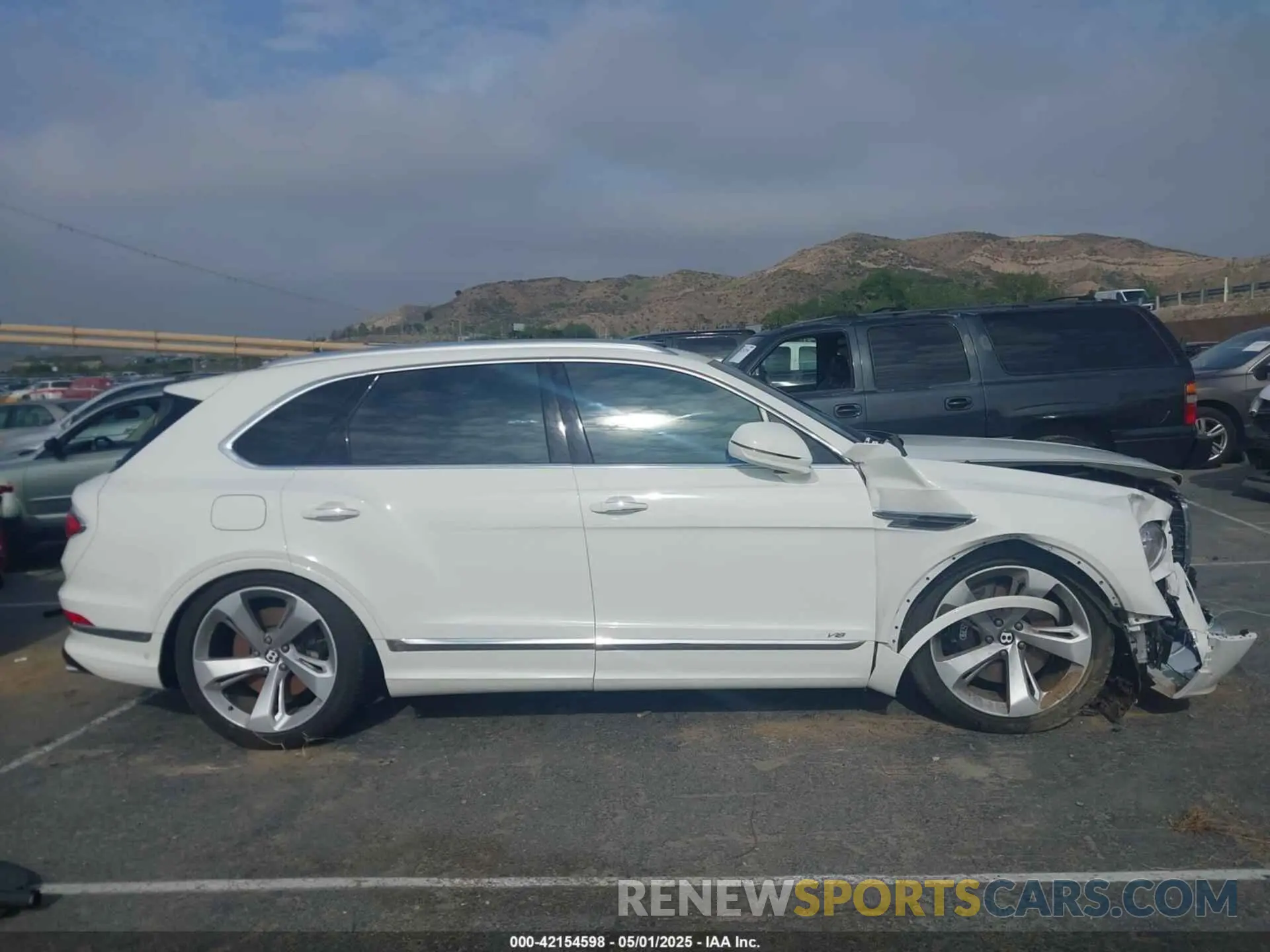 12 Photograph of a damaged car SJAAM2ZV4NC016521 BENTLEY BENTAYGA 2022