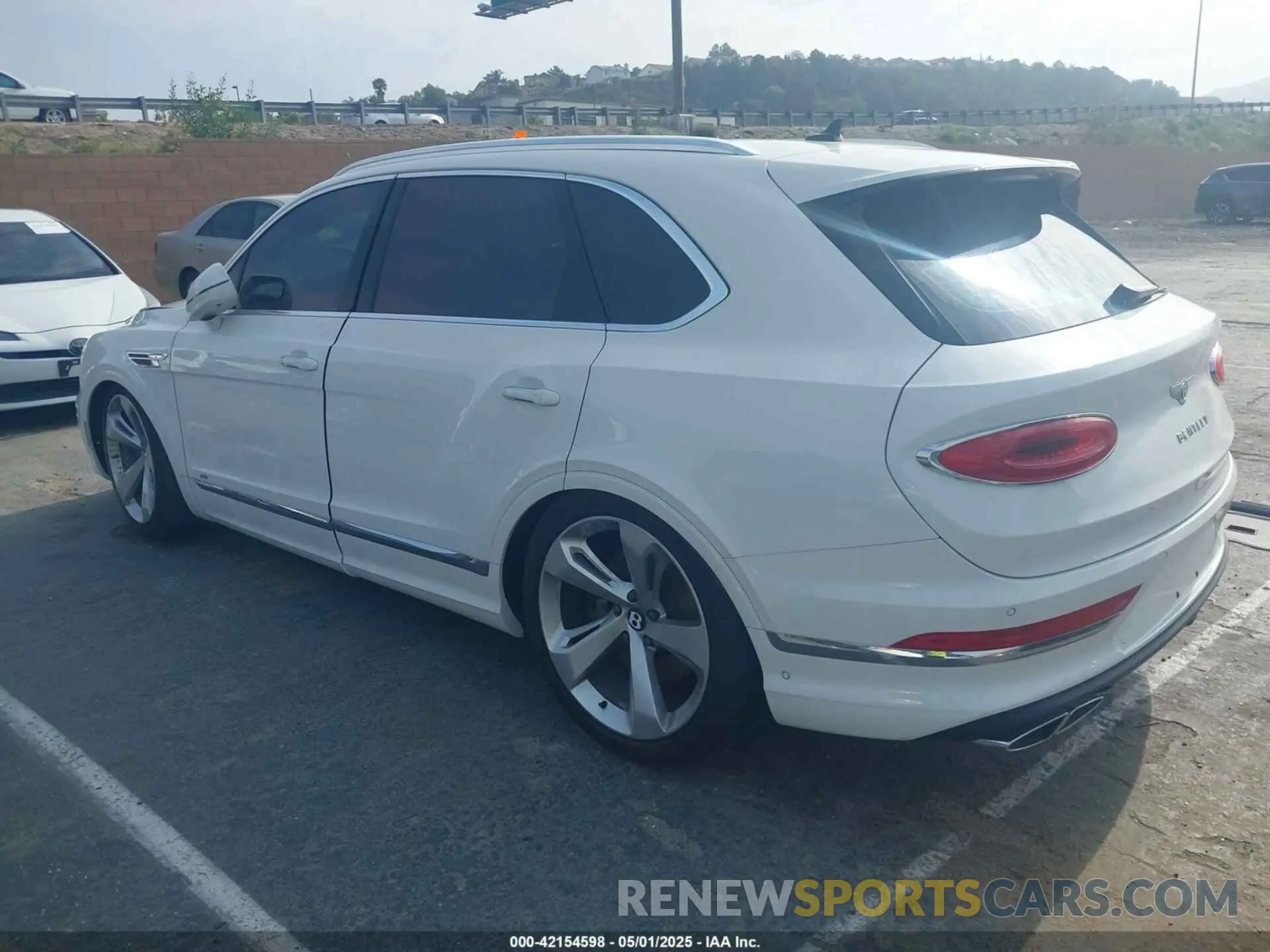 3 Photograph of a damaged car SJAAM2ZV4NC016521 BENTLEY BENTAYGA 2022