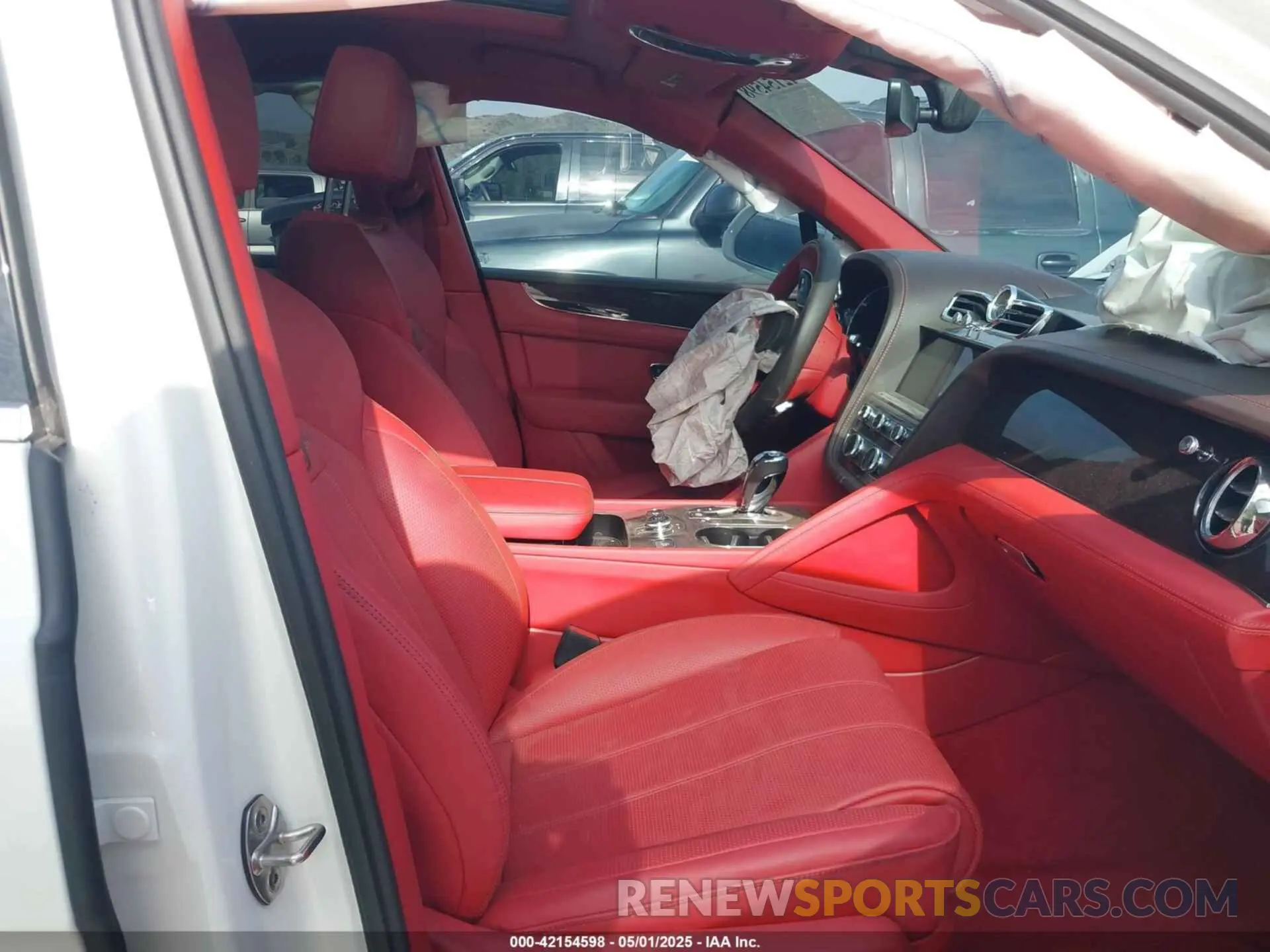 5 Photograph of a damaged car SJAAM2ZV4NC016521 BENTLEY BENTAYGA 2022
