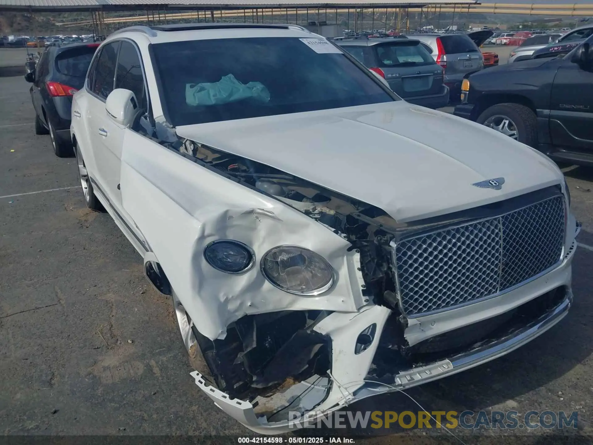 6 Photograph of a damaged car SJAAM2ZV4NC016521 BENTLEY BENTAYGA 2022