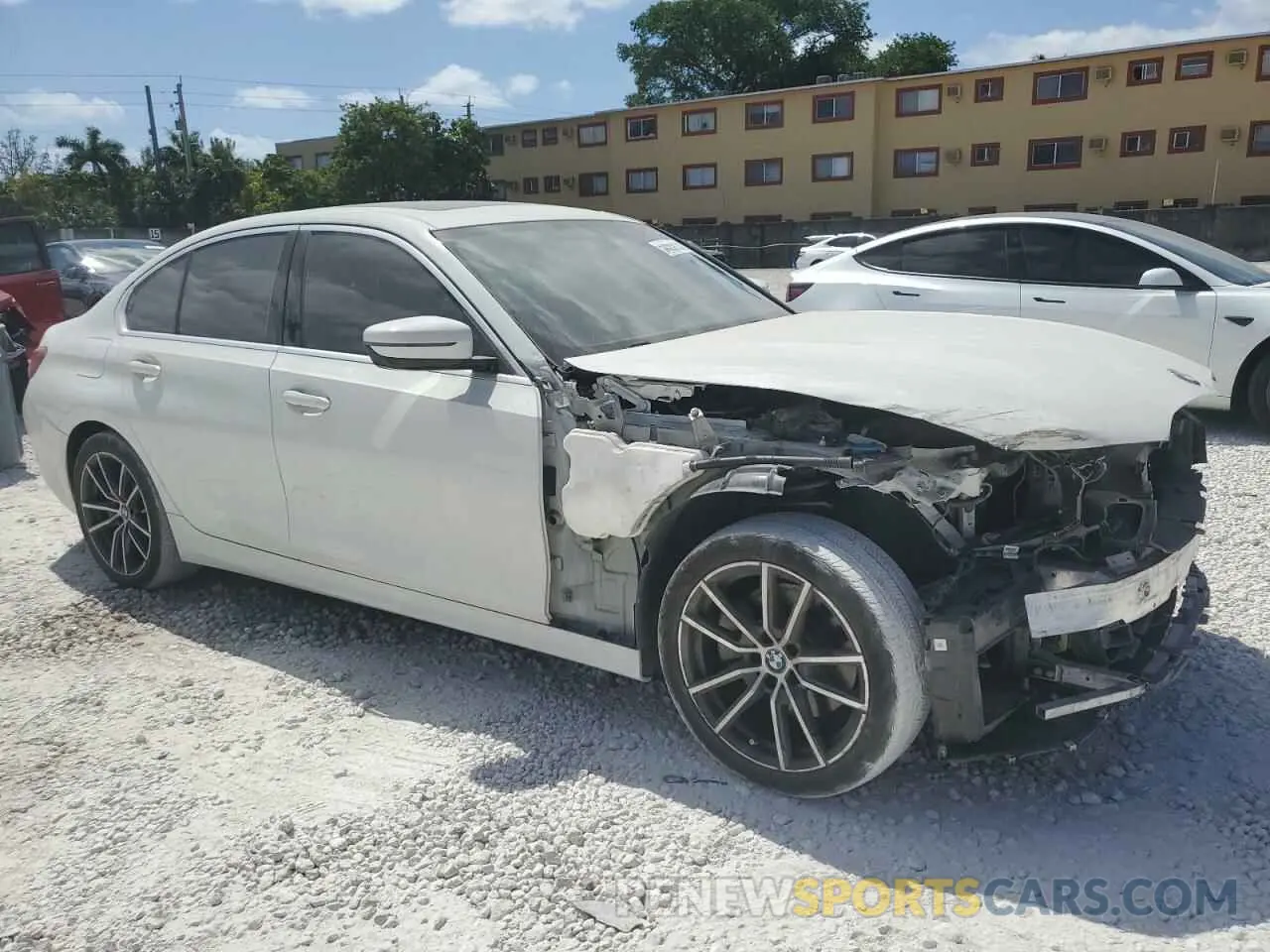 4 Photograph of a damaged car 3MW5R1J56K8A04166 BMW 3 SERIES 2019