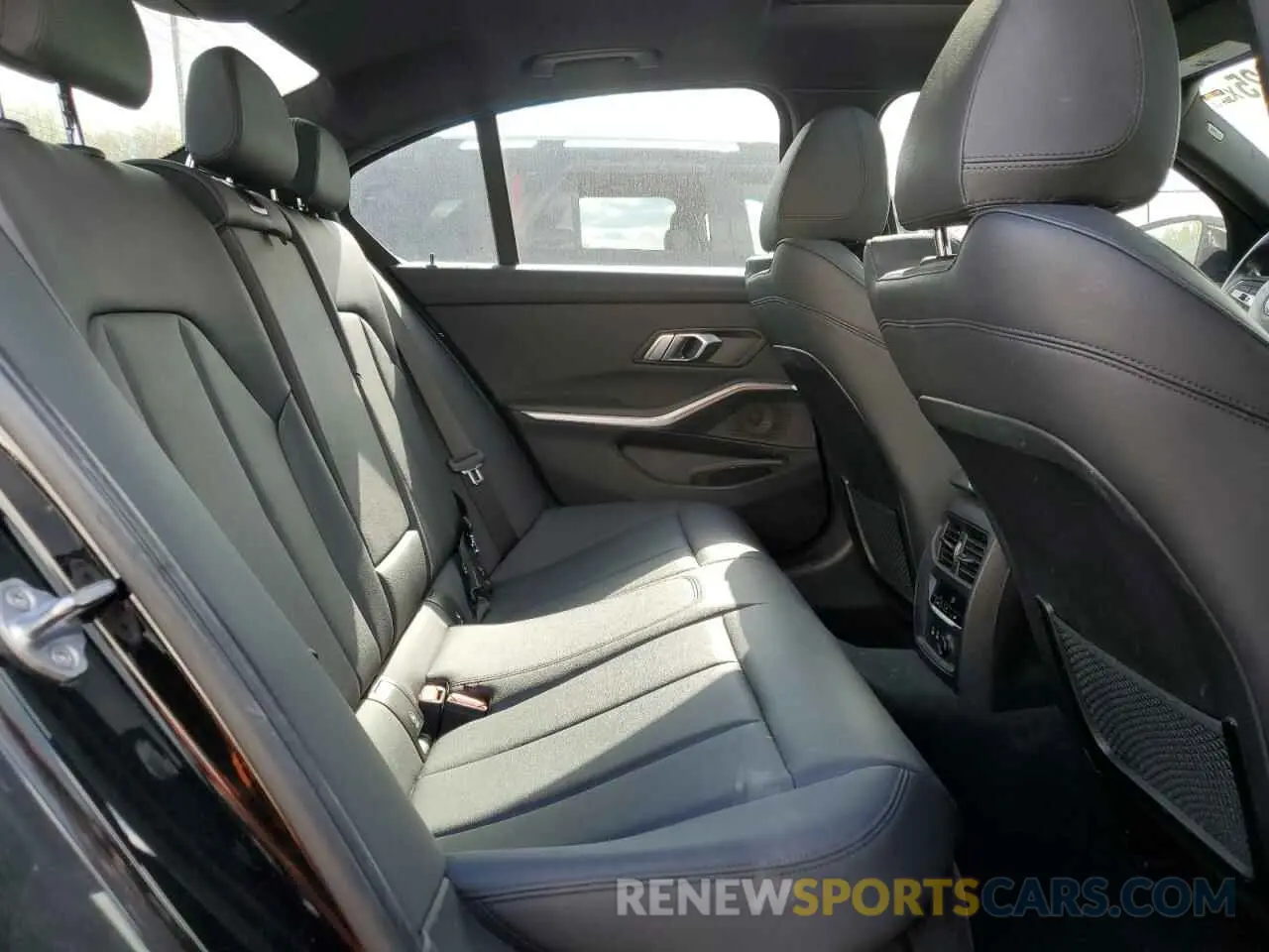 10 Photograph of a damaged car WBA5R7C56KAJ86097 BMW 3 SERIES 2019