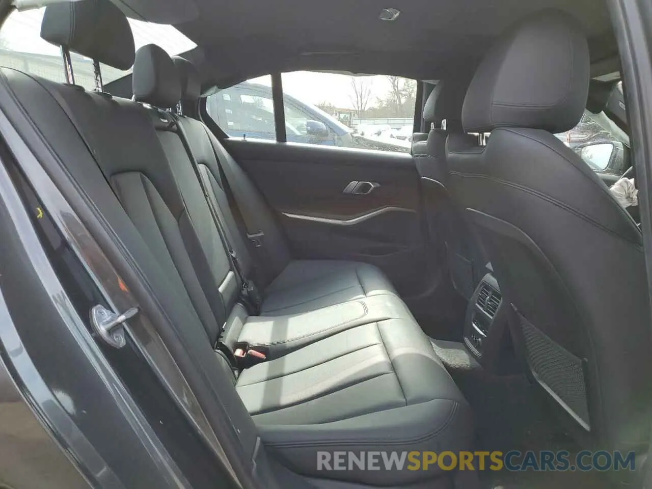 10 Photograph of a damaged car WBA5R7C58KAJ86411 BMW 3 SERIES 2019