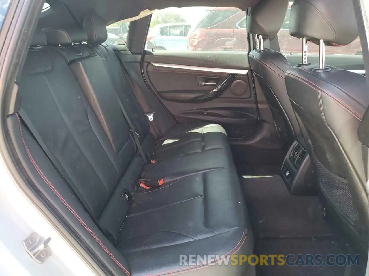 10 Photograph of a damaged car WBA8Z9C54KB220699 BMW 3 SERIES 2019