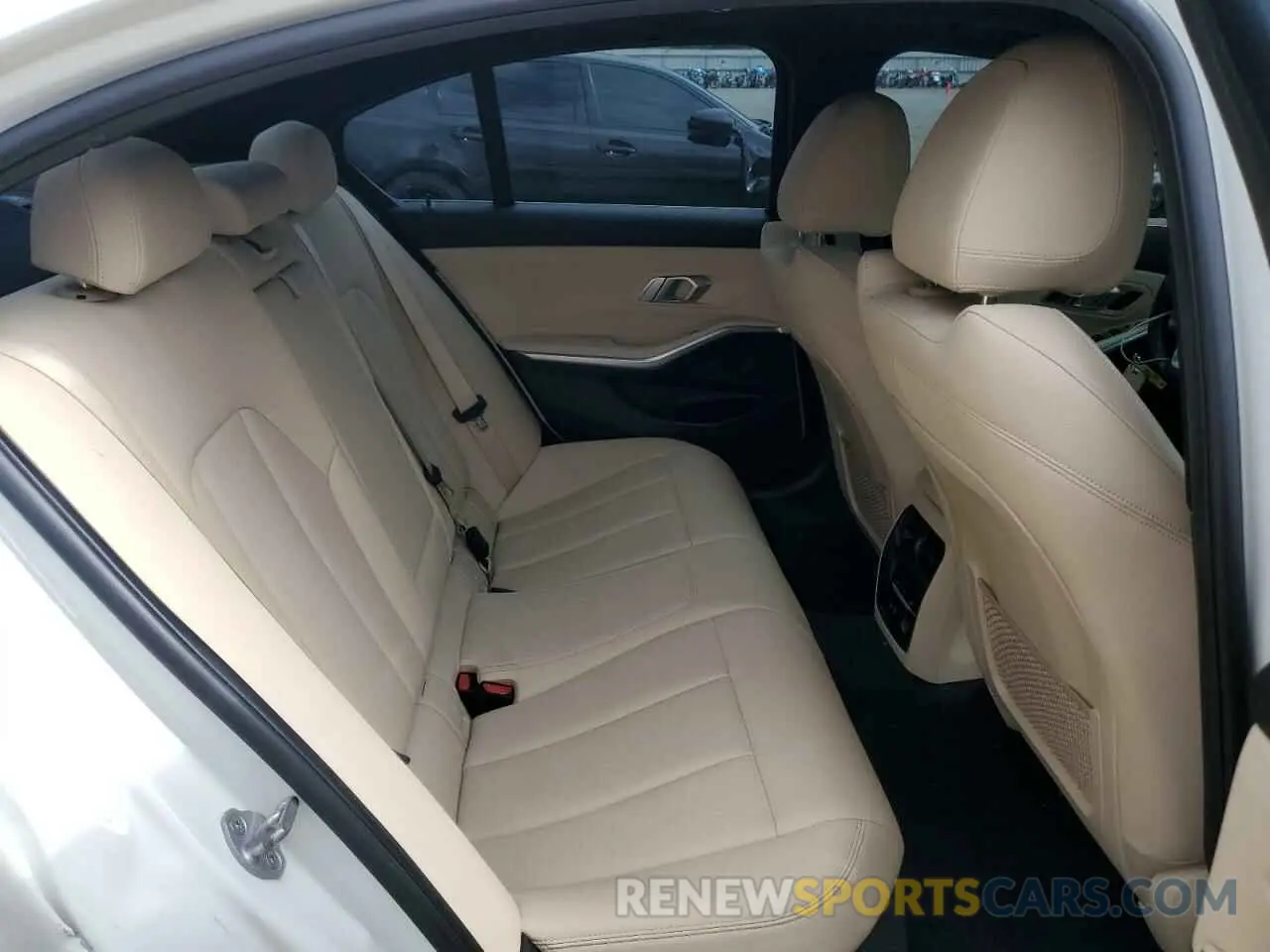 10 Фотография поврежденного автомобиля 3MW5R1J04L8B24506 BMW 3 SERIES 2020