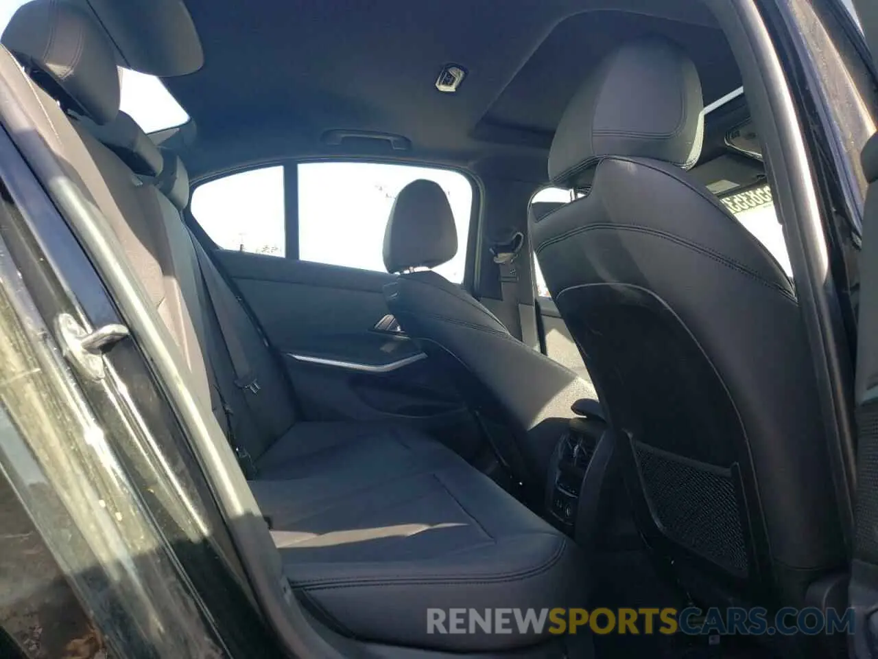 10 Фотография поврежденного автомобиля 3MW5R1J04L8B25137 BMW 3 SERIES 2020