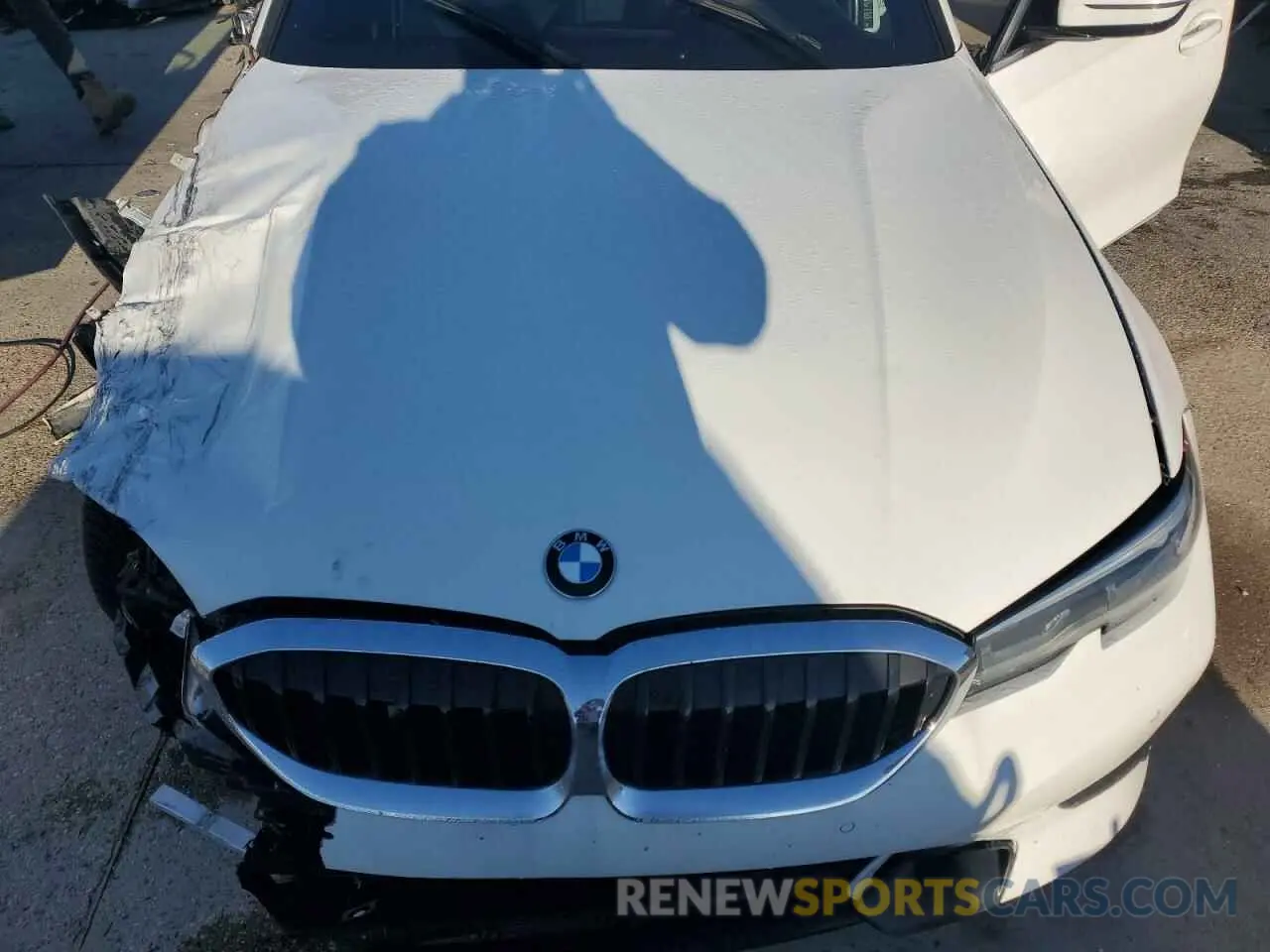 11 Photograph of a damaged car 3MW5R7J08L8B24138 BMW 3 SERIES 2020
