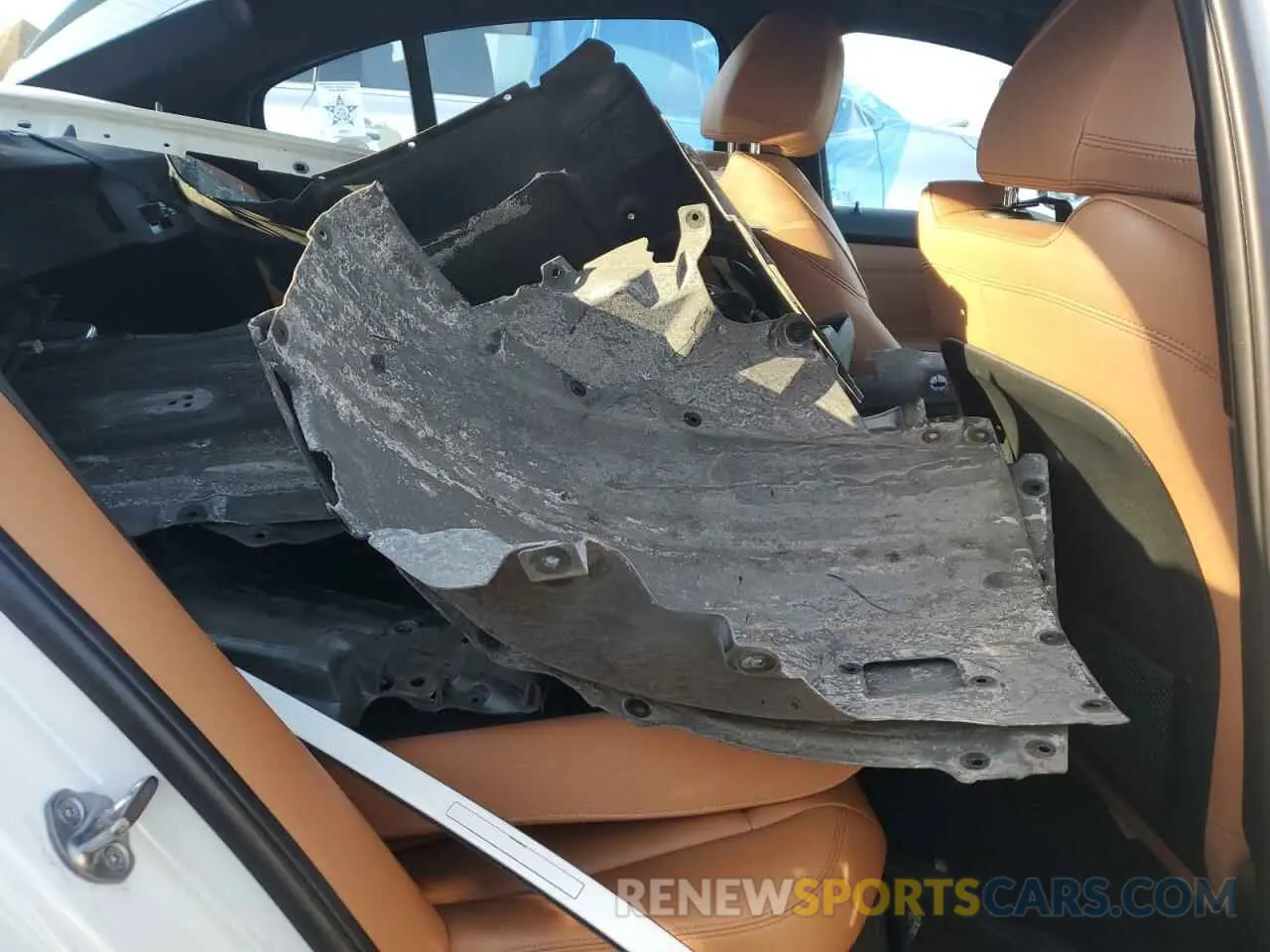 10 Photograph of a damaged car WBA5R7C05LFH70437 BMW 3 SERIES 2020