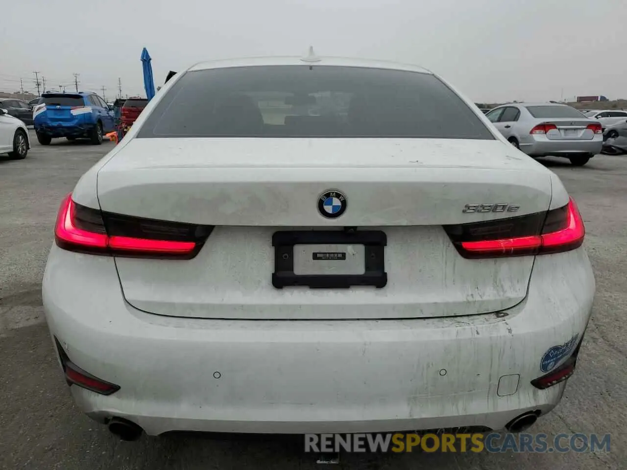 6 Photograph of a damaged car 3MW5P7J07M8B78246 BMW 3 SERIES 2021