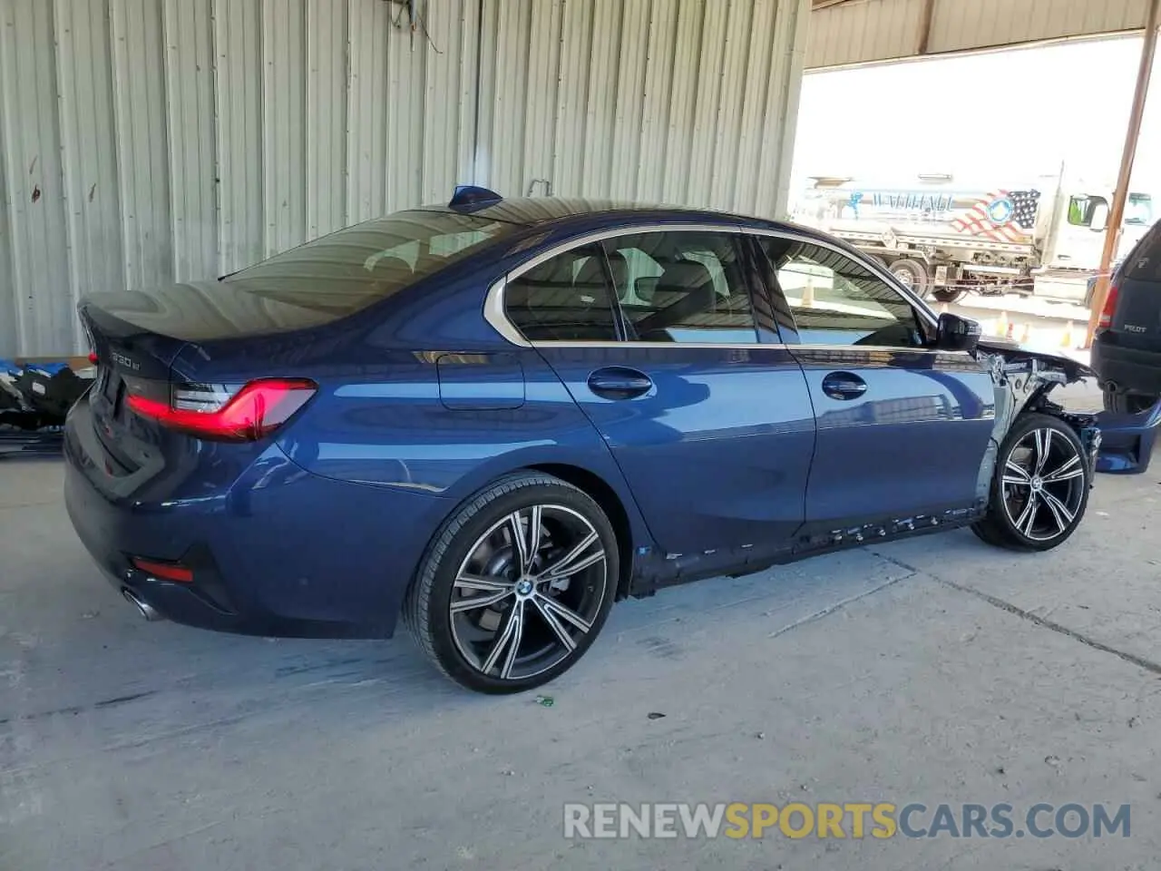 3 Photograph of a damaged car 3MW5P9J04M8B87501 BMW 3 SERIES 2021