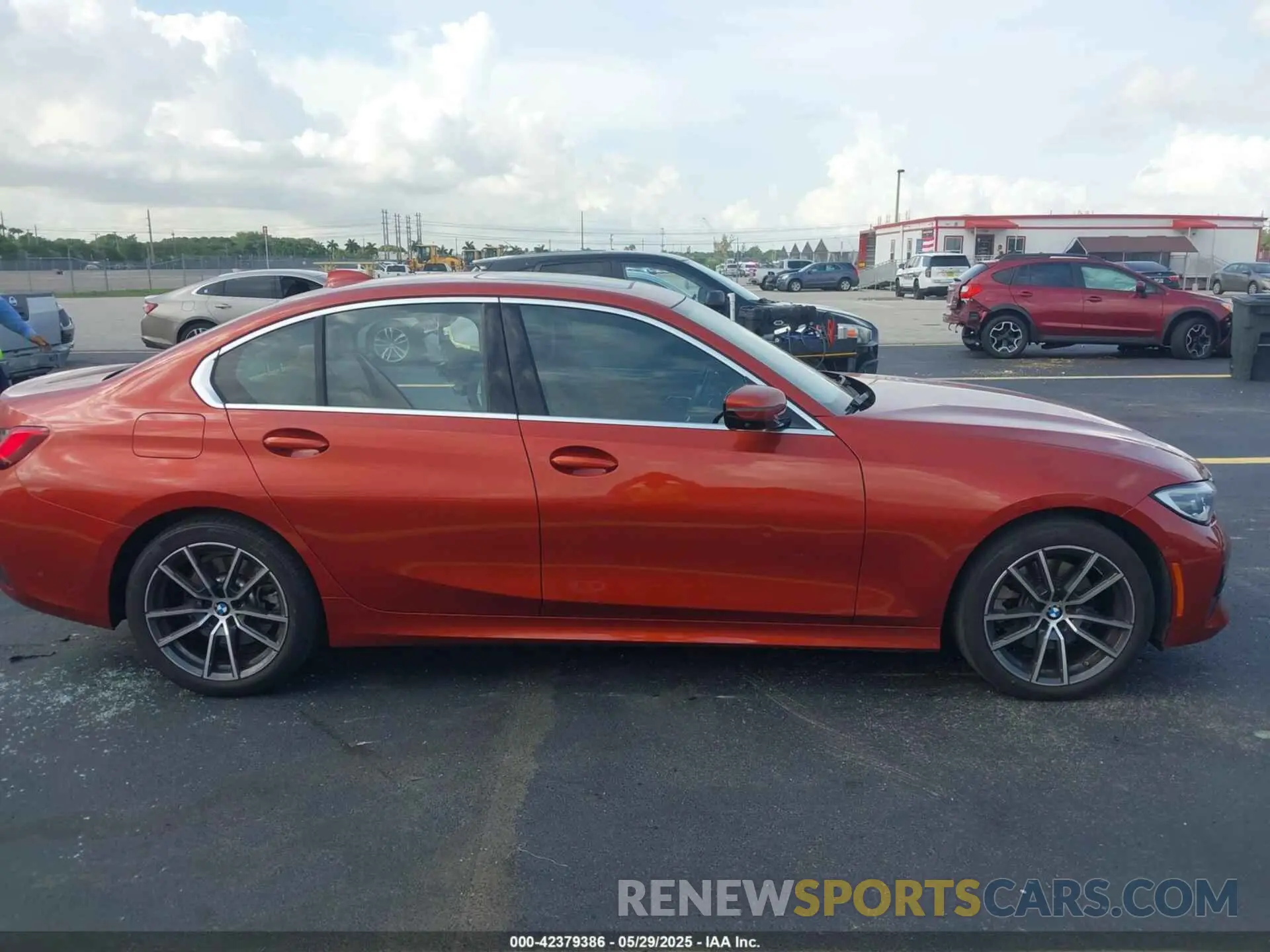 14 Photograph of a damaged car 3MW5R1J04M8B95643 BMW 3 SERIES 2021