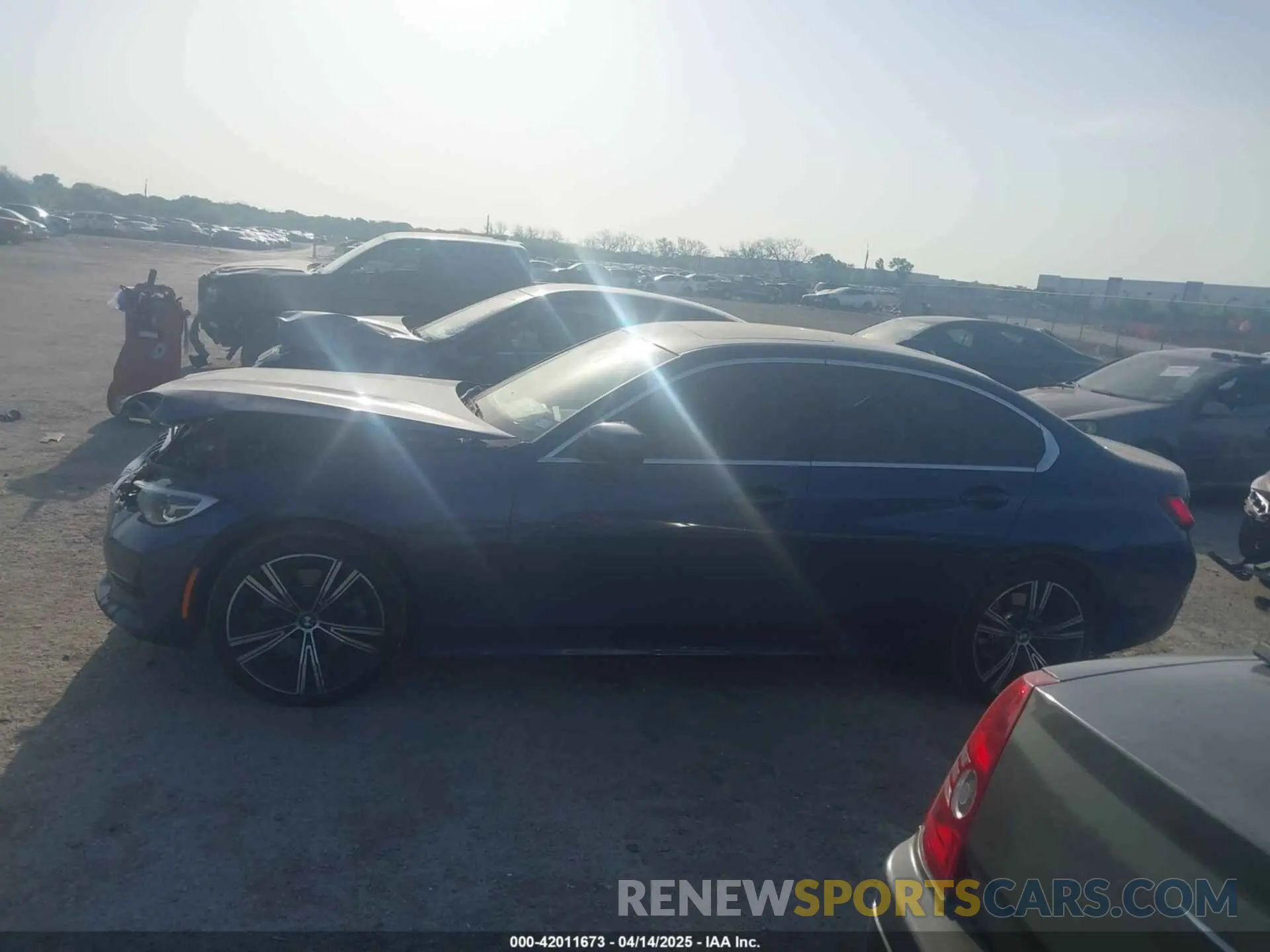 14 Фотография поврежденного автомобиля 3MW5R1J05M8C06701 BMW 3 SERIES 2021