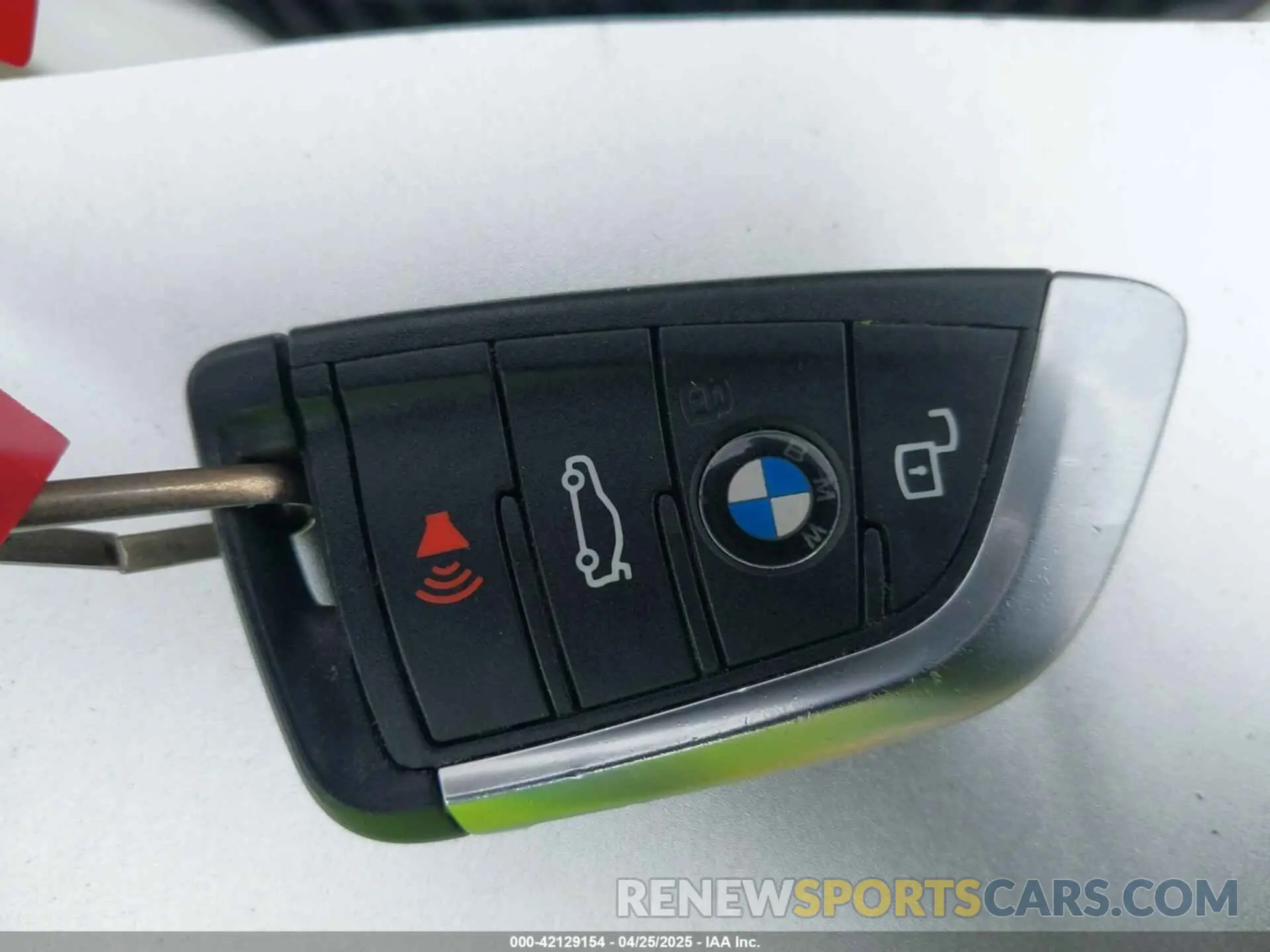 11 Фотография поврежденного автомобиля 3MW5R1J06M8B74051 BMW 3 SERIES 2021